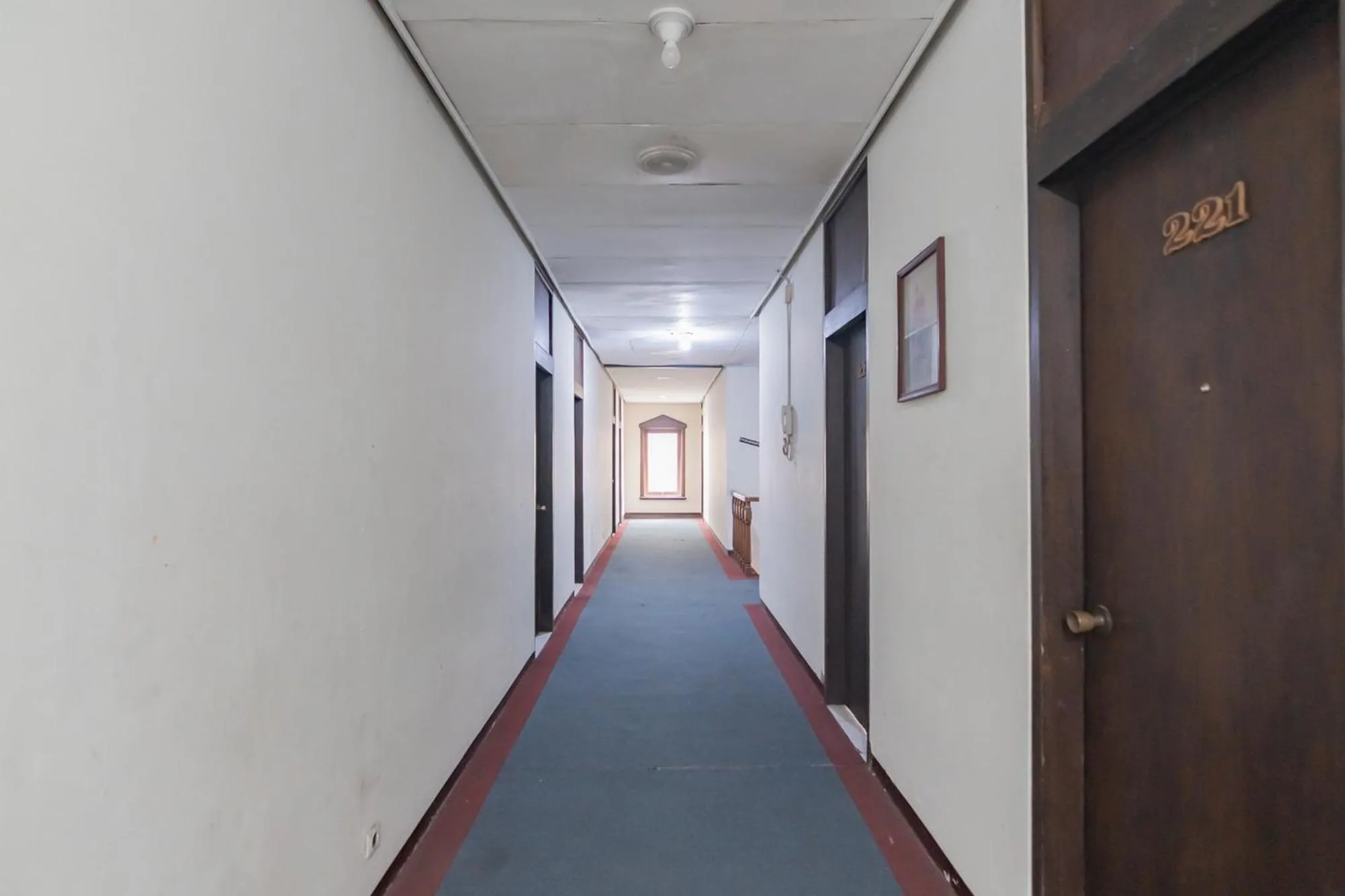 Property building in Istana Hotel Bandung Mitra RedDoorz