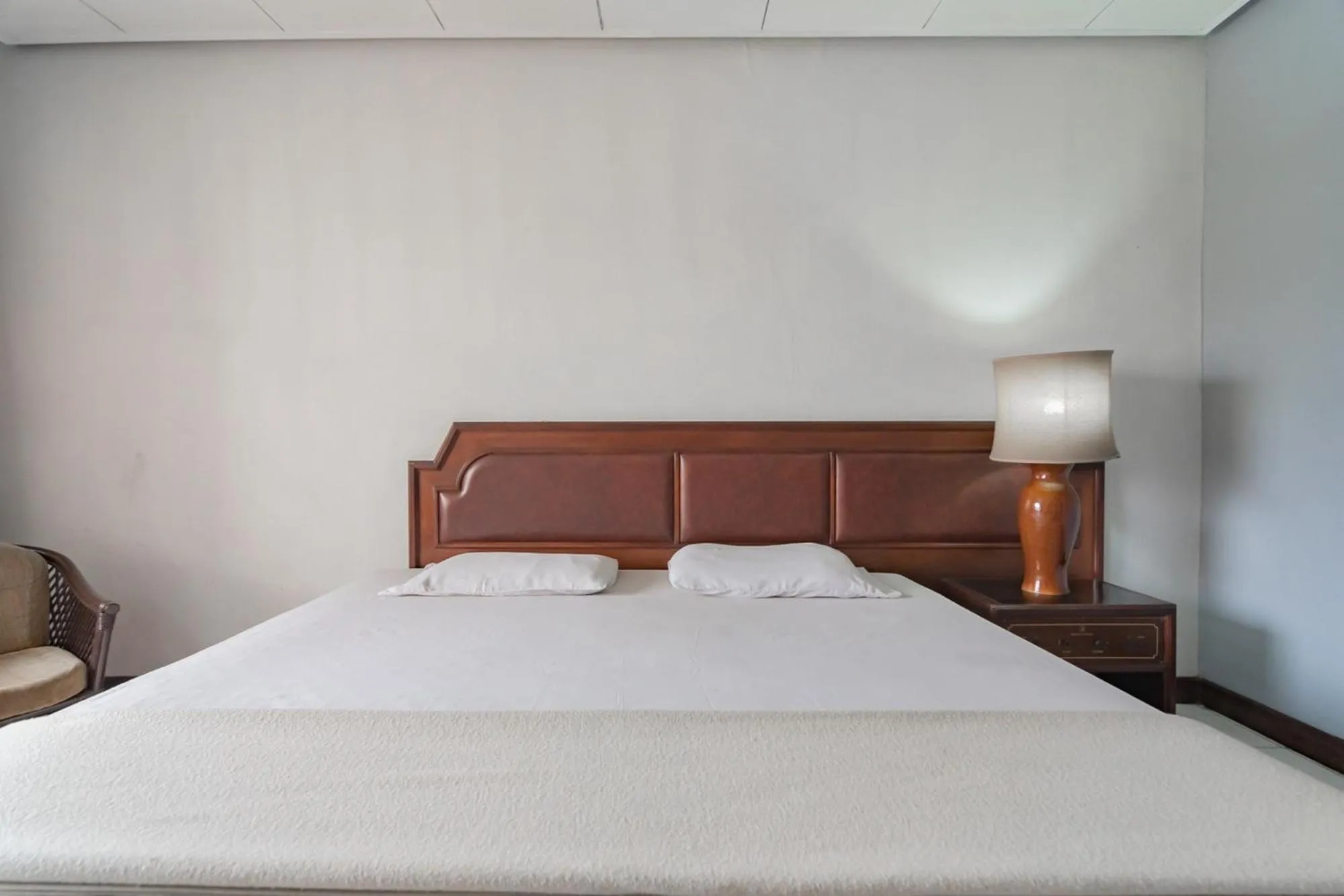 Bed in Istana Hotel Bandung Mitra RedDoorz