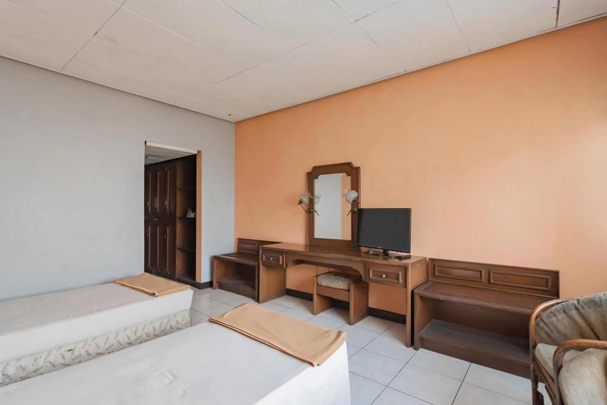 Bed in Istana Hotel Bandung Mitra RedDoorz