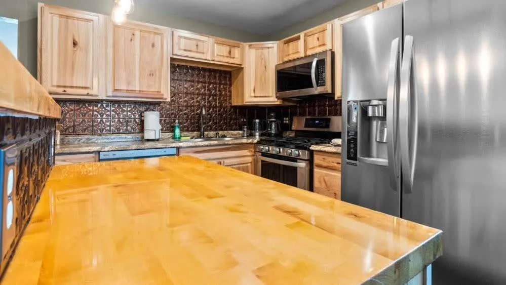 Kitchen or kitchenette in Mom's House - 1 block from downtown & Hot Tub