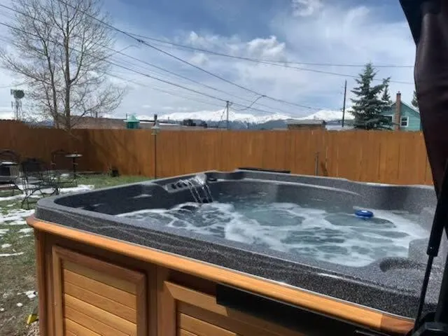 Mom's House - 1 block from downtown & Hot Tub