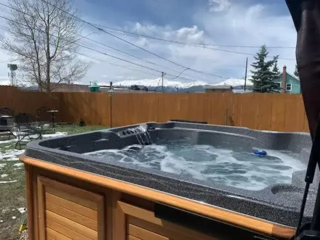 Mom's House - 1 block from downtown & Hot Tub Mom's House - 1 block from downtown & Hot Tub