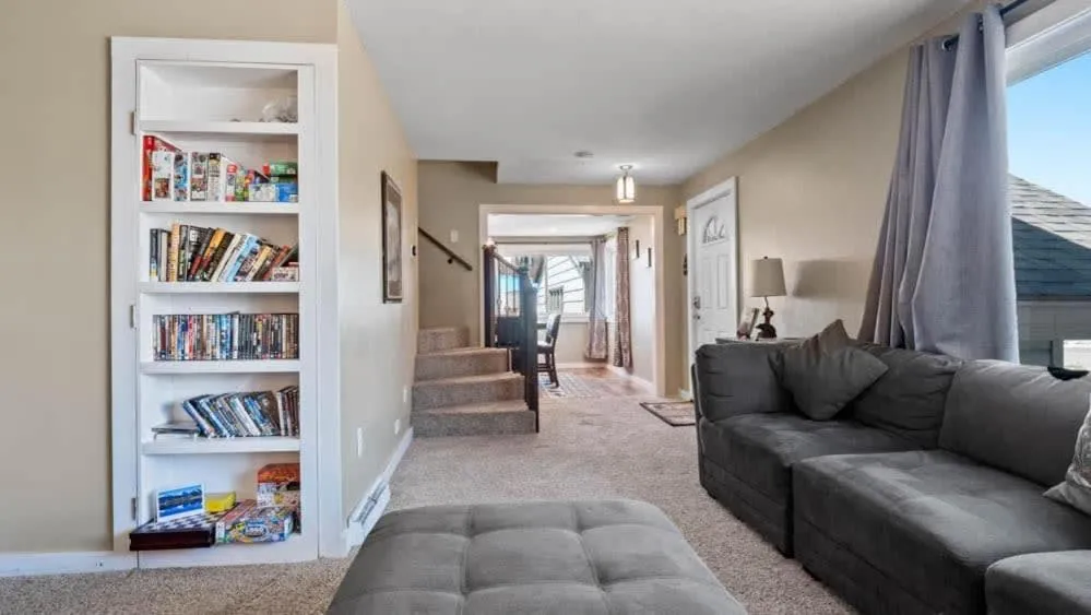 Living room in Mom's House - 1 block from downtown & Hot Tub
