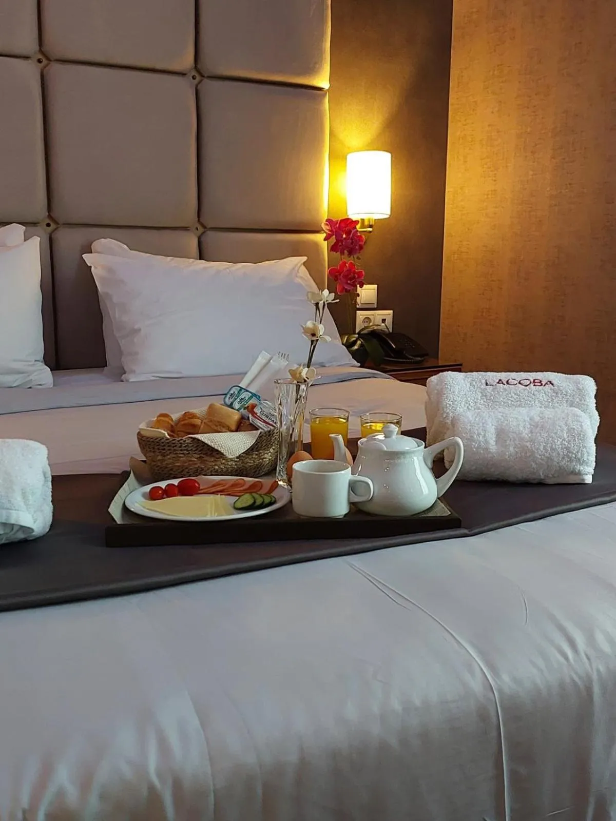 Breakfast, Bed in Lacoba Hotel