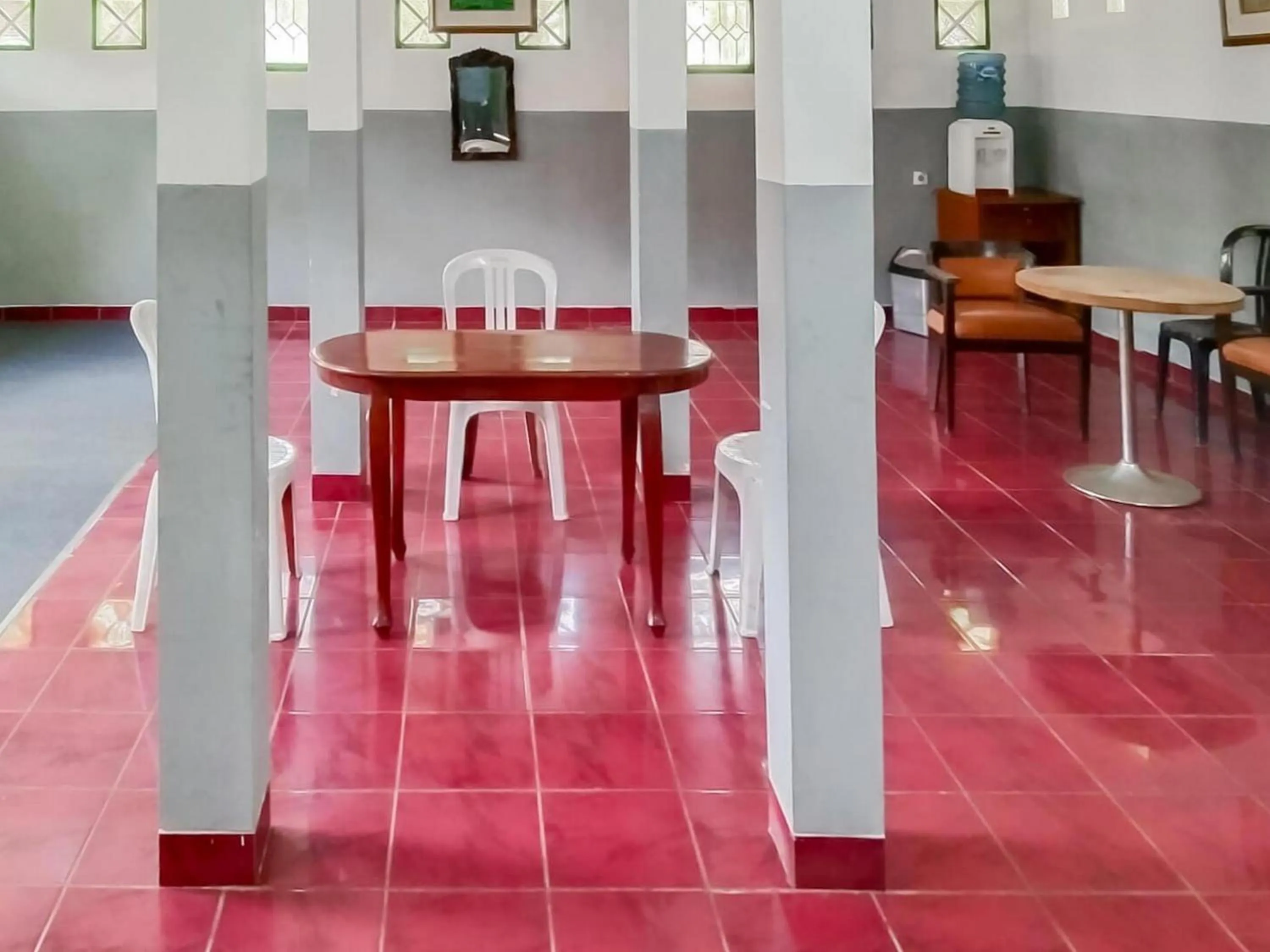 Seating area in Villa Anyelir Yustik Mitra RedDoorz