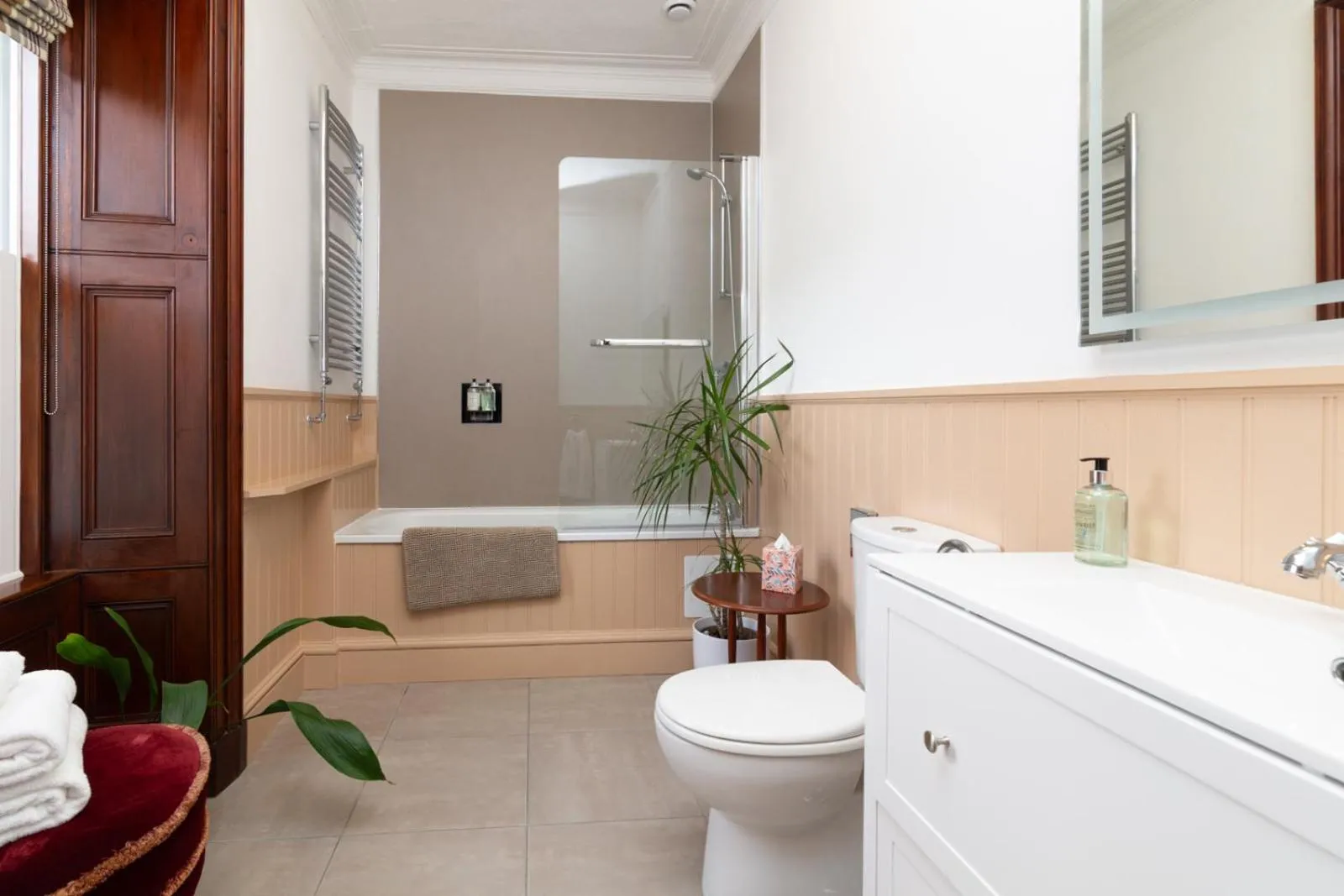 Bathroom in Colterscleuch House B&B