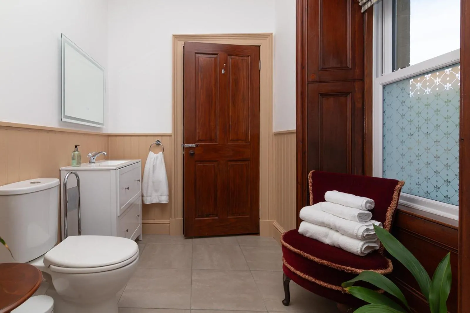Bathroom in Colterscleuch House B&B