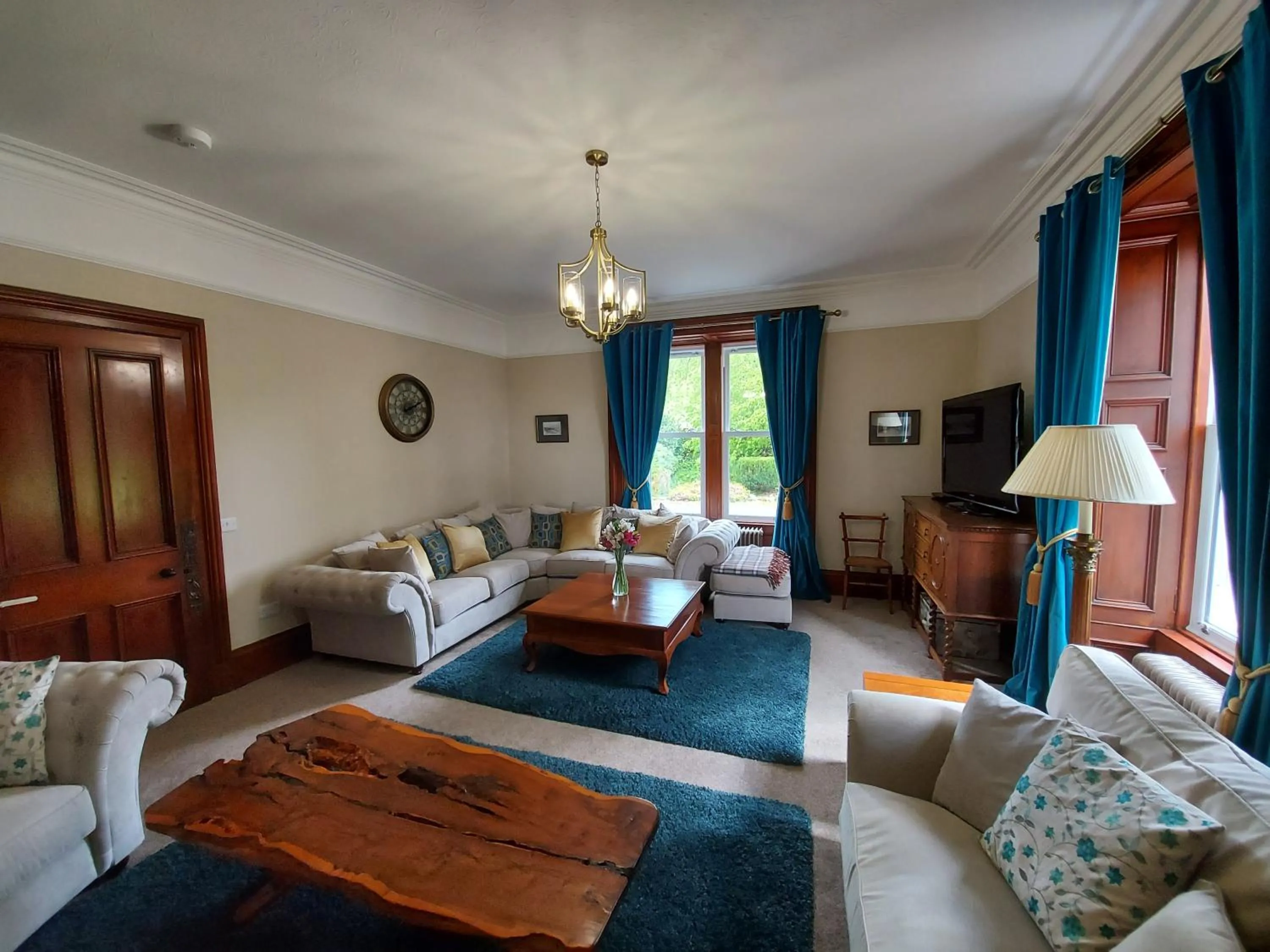 group of guests, Bed in Colterscleuch House B&B