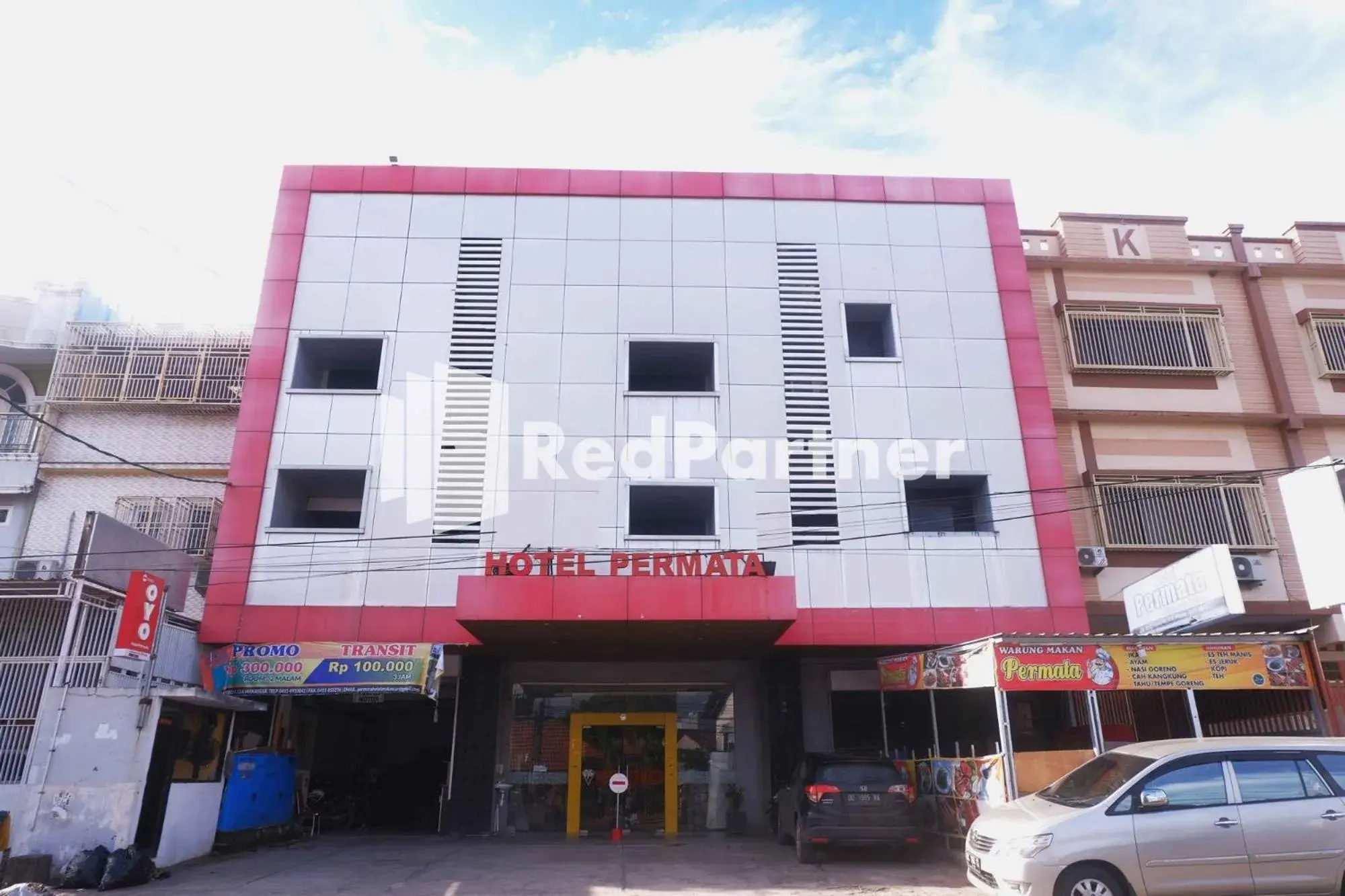 Property building in Hotel Permata Makassar Mitra RedDoorz Property building in Hotel Permata Makassar Mitra RedDoorz