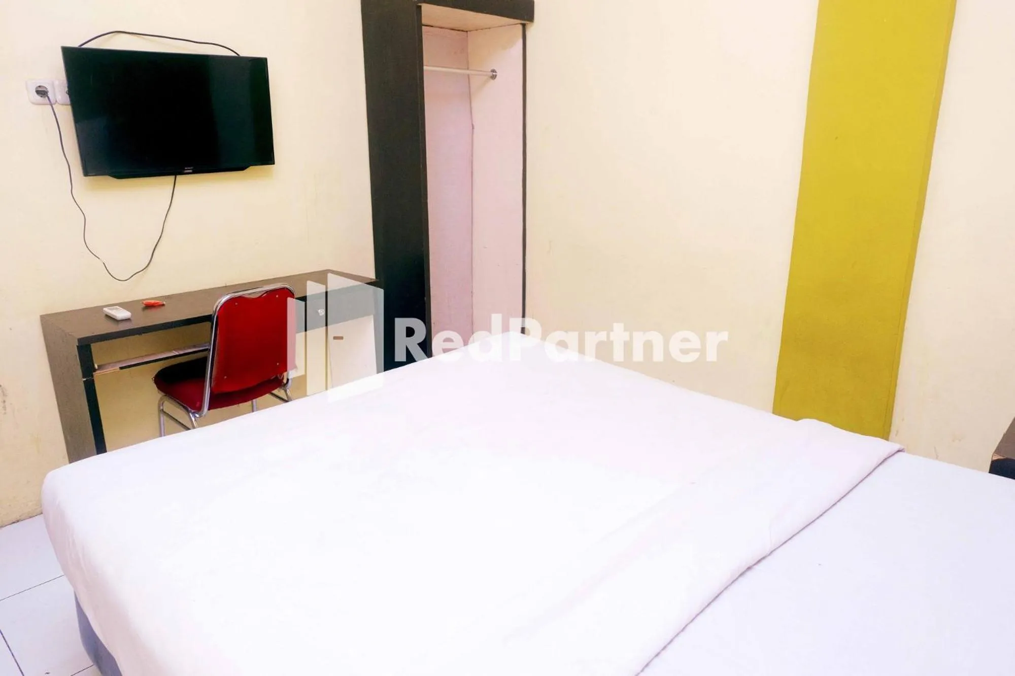 Bed in Hotel Permata Makassar Mitra RedDoorz