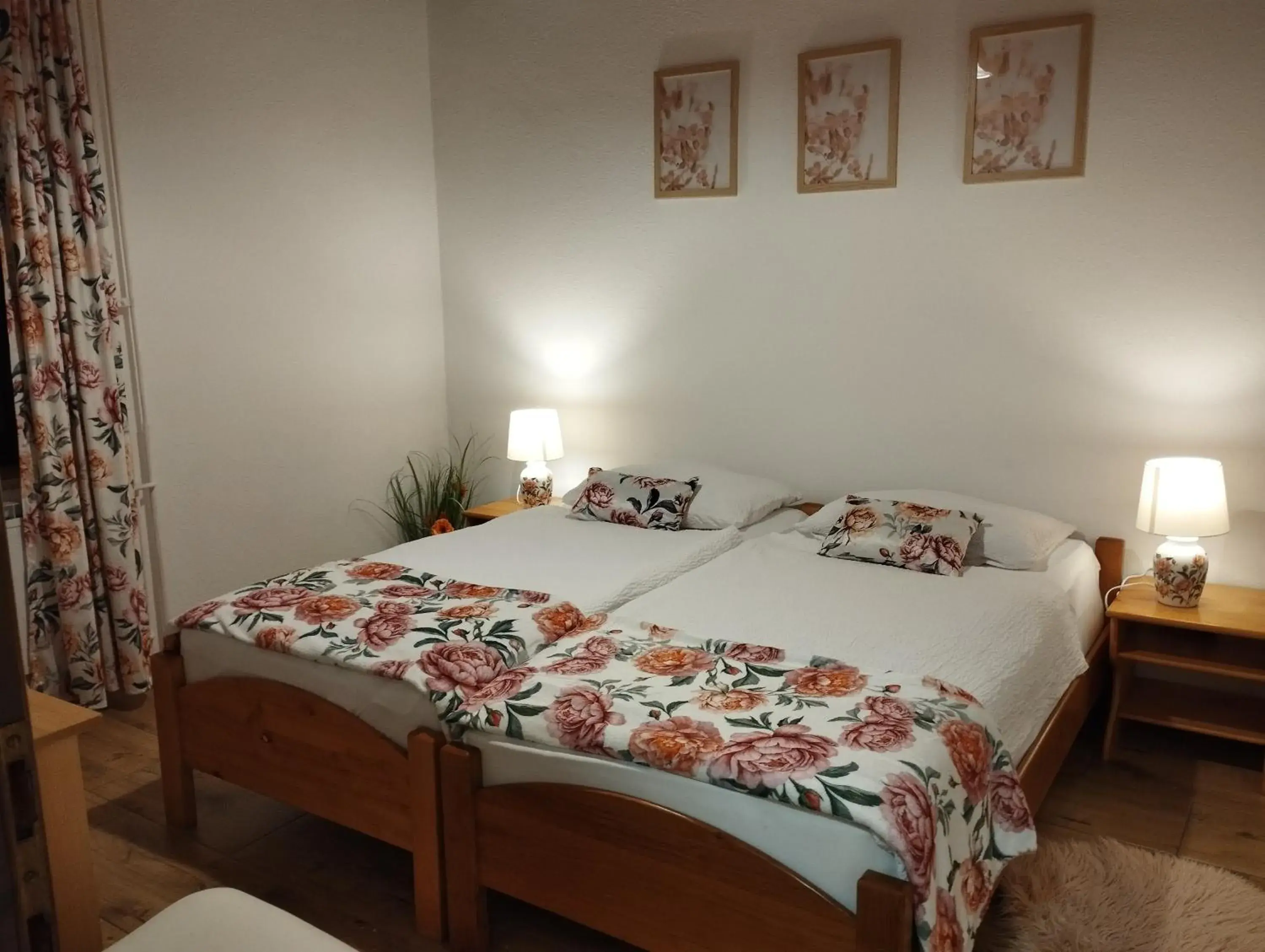 Budget Double or Twin Room - single occupancy in Guest House Kmečki Hram FORTUNA Budget Double or Twin Room - single occupancy in Guest House Kmečki Hram FORTUNA
