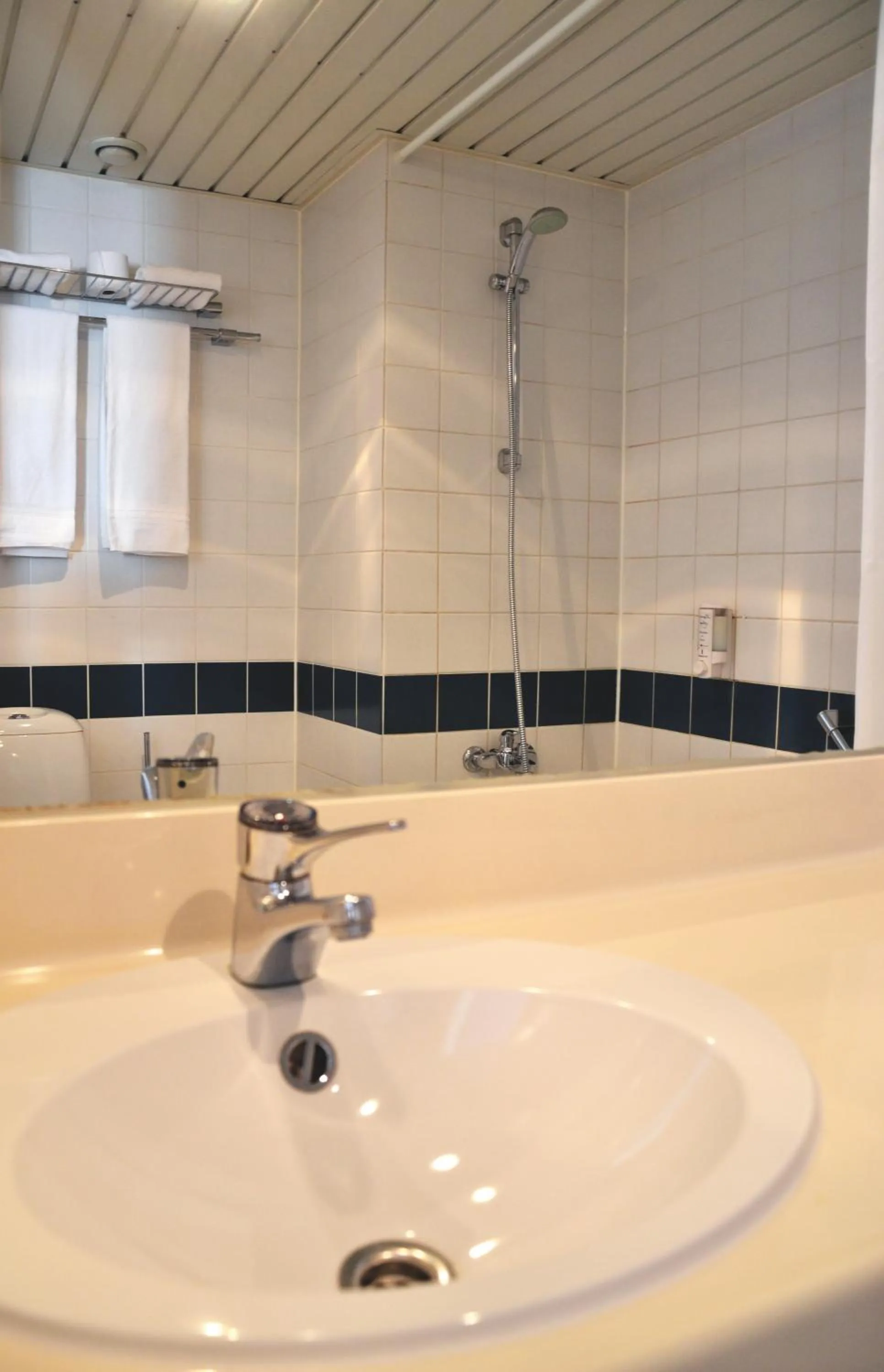 Bathroom in Fletcher Hotel Restaurant Carlton