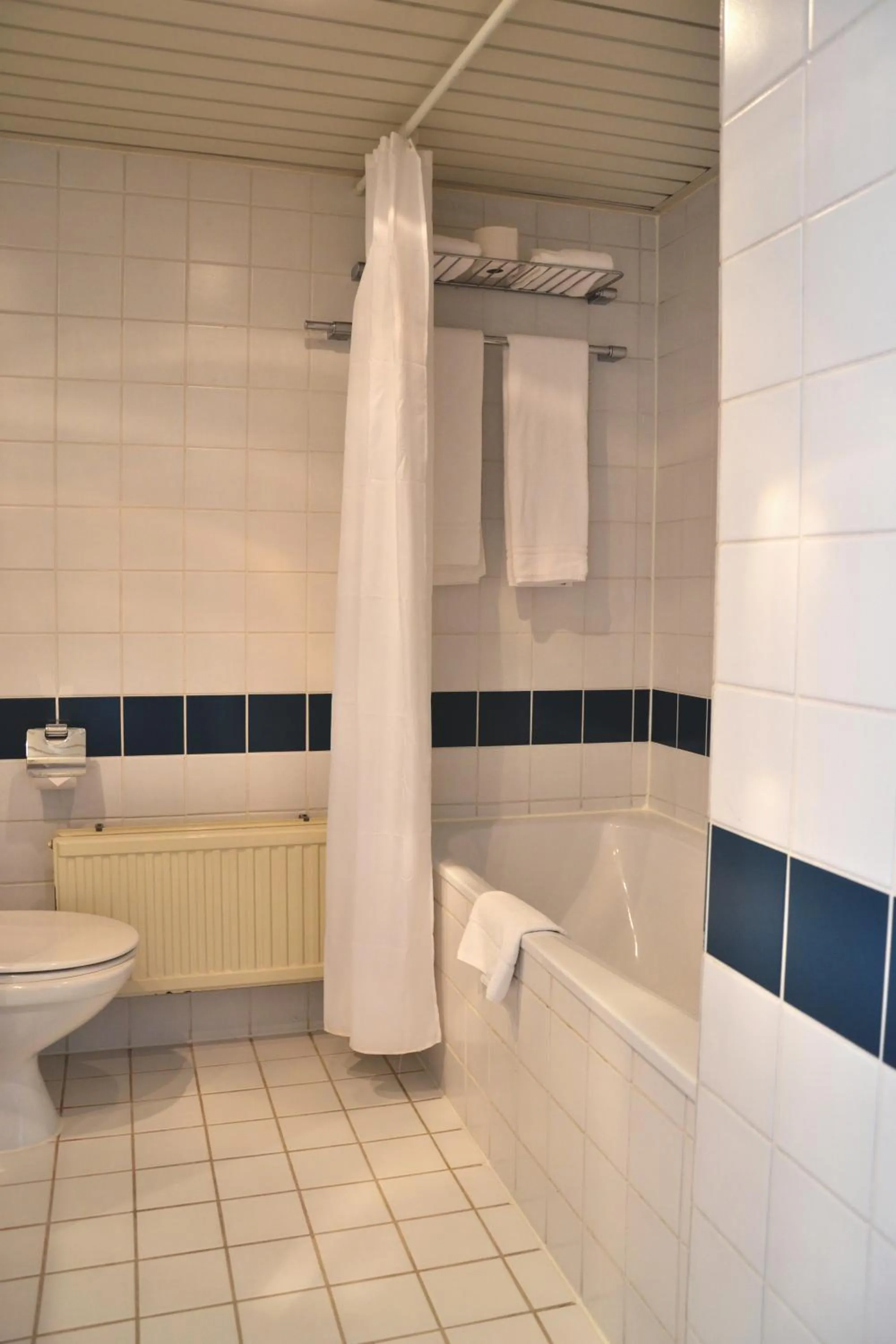 Bathroom in Fletcher Hotel Restaurant Carlton