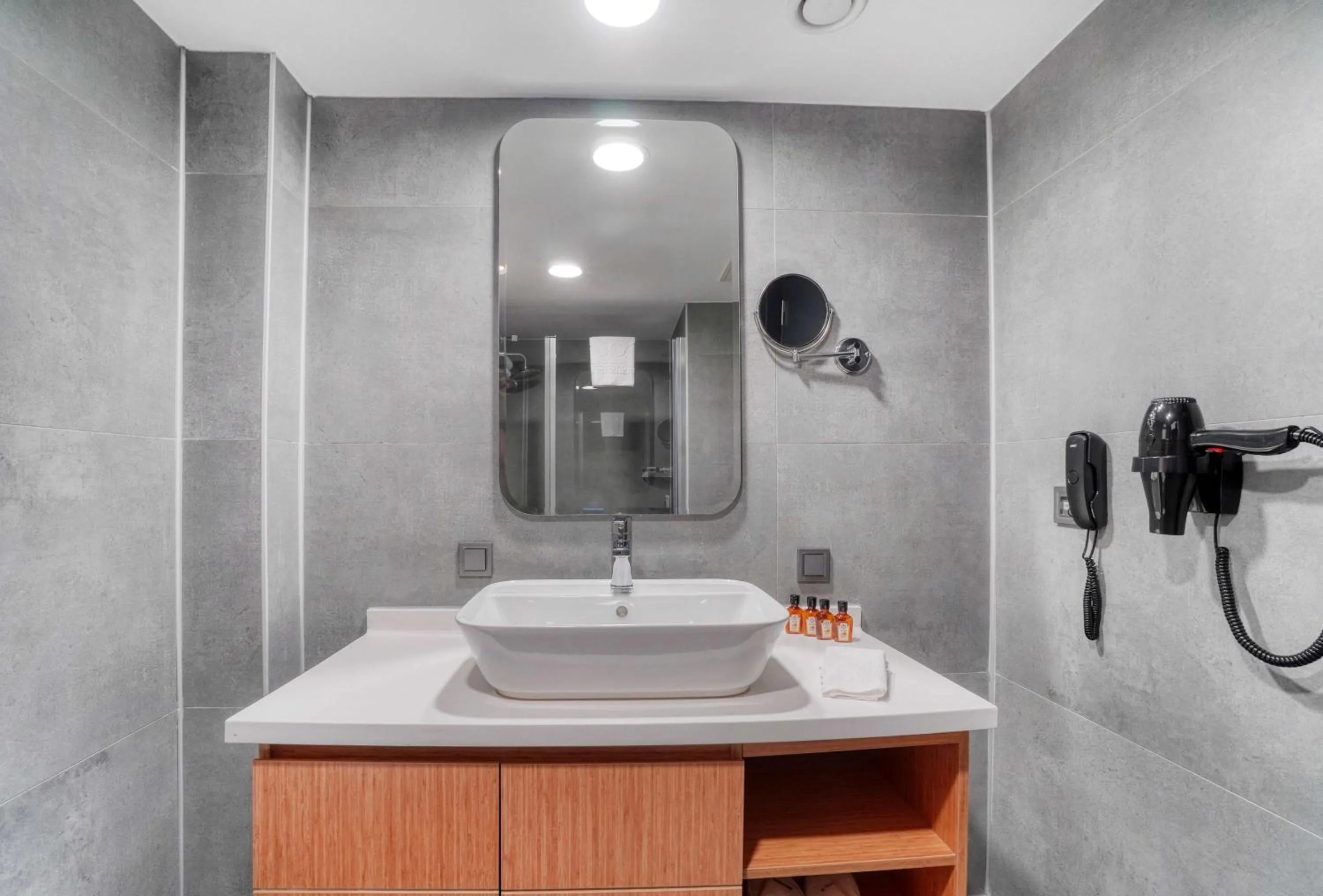 Shower in İbos Hotels Izmir