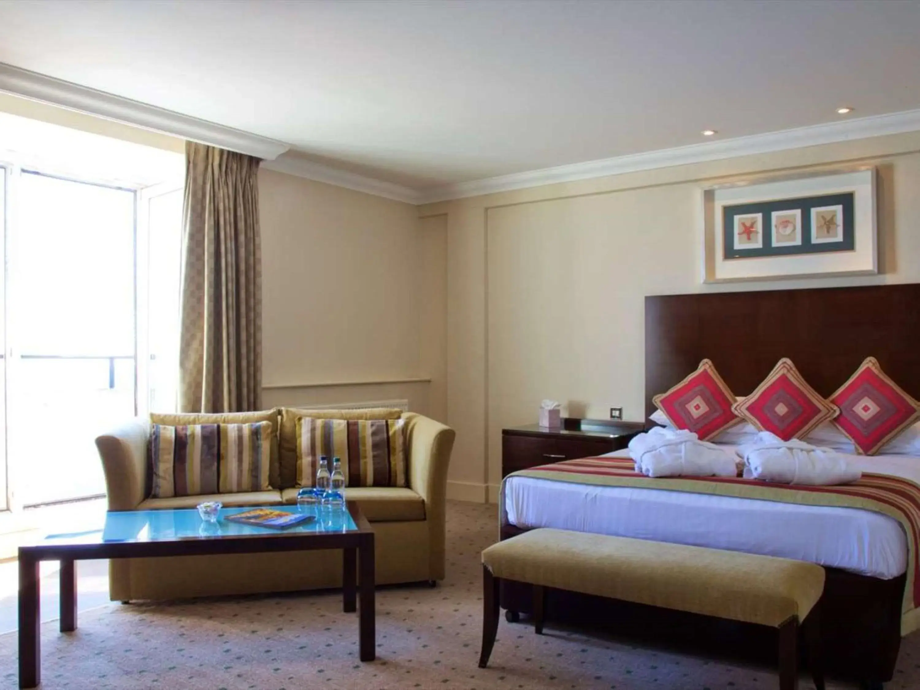 Photo of the whole room, Bed in Bournemouth East Cliff Hotel, Sure Hotel Collection by BW Photo of the whole room, Bed in Bournemouth East Cliff Hotel, Sure Hotel Collection by BW