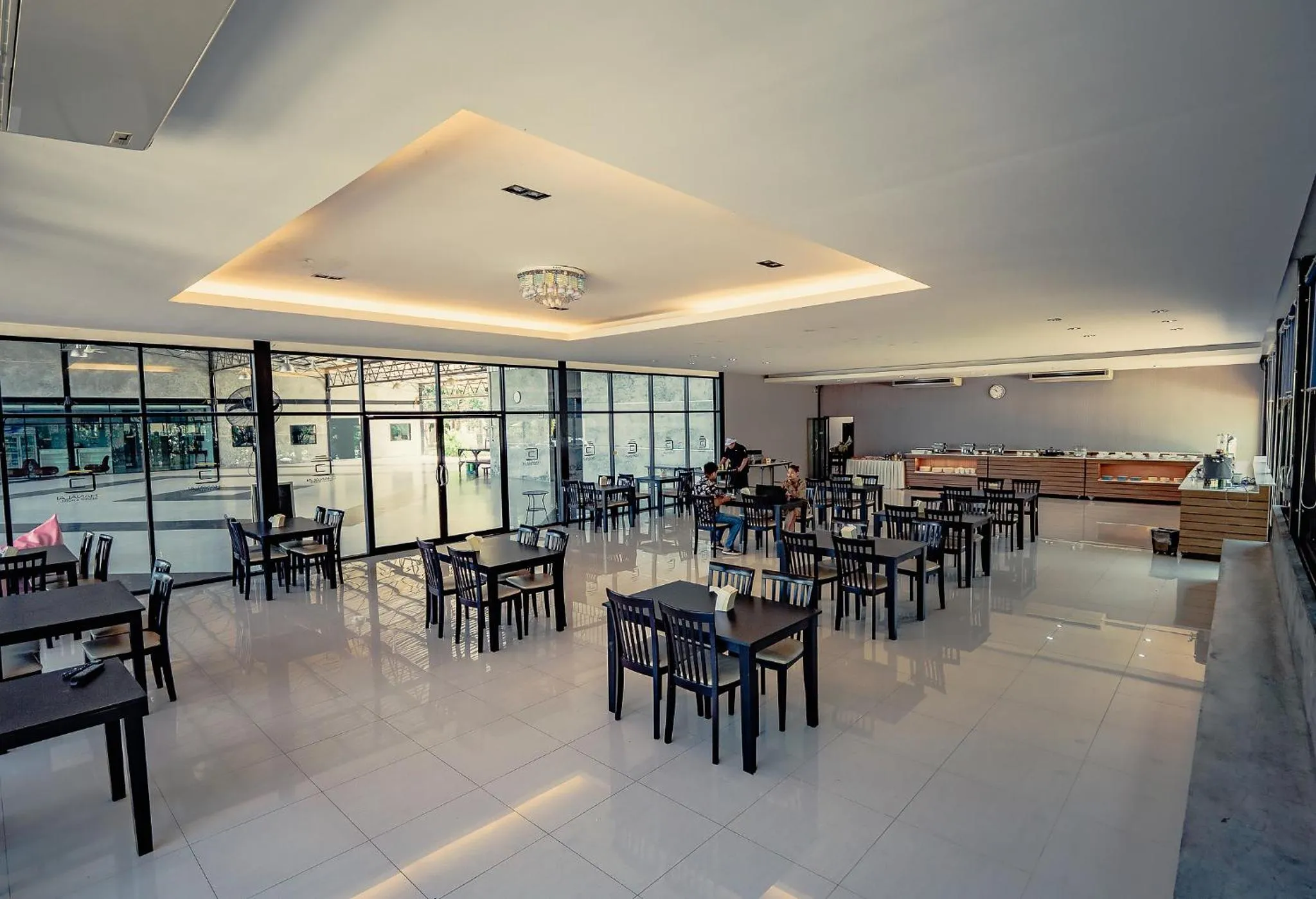 Restaurant/places to eat in Chanalai Resort and Hotel