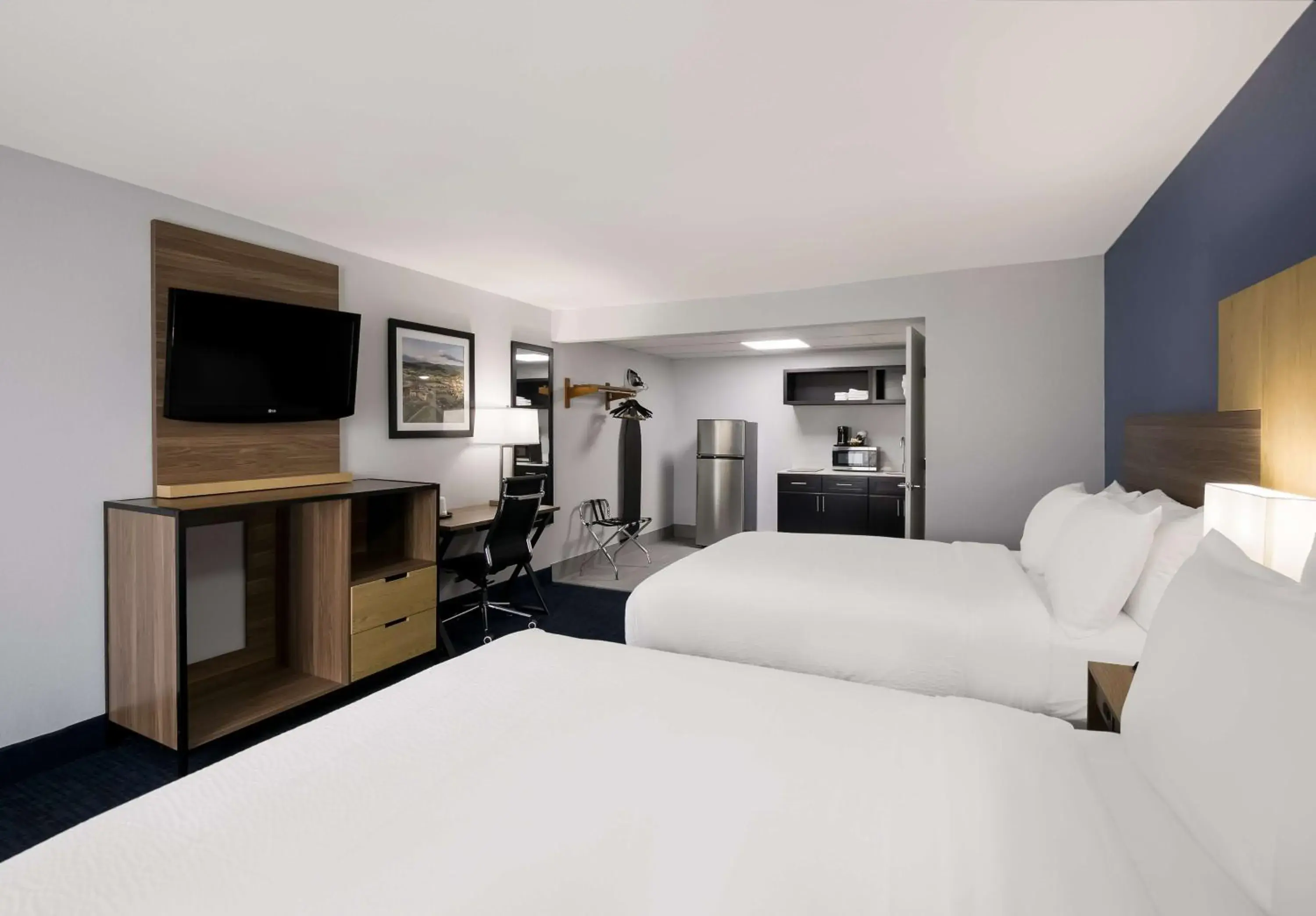 Bedroom, Bed in SureStay Plus by Best Western Pigeon Forge Bedroom, Bed in SureStay Plus by Best Western Pigeon Forge