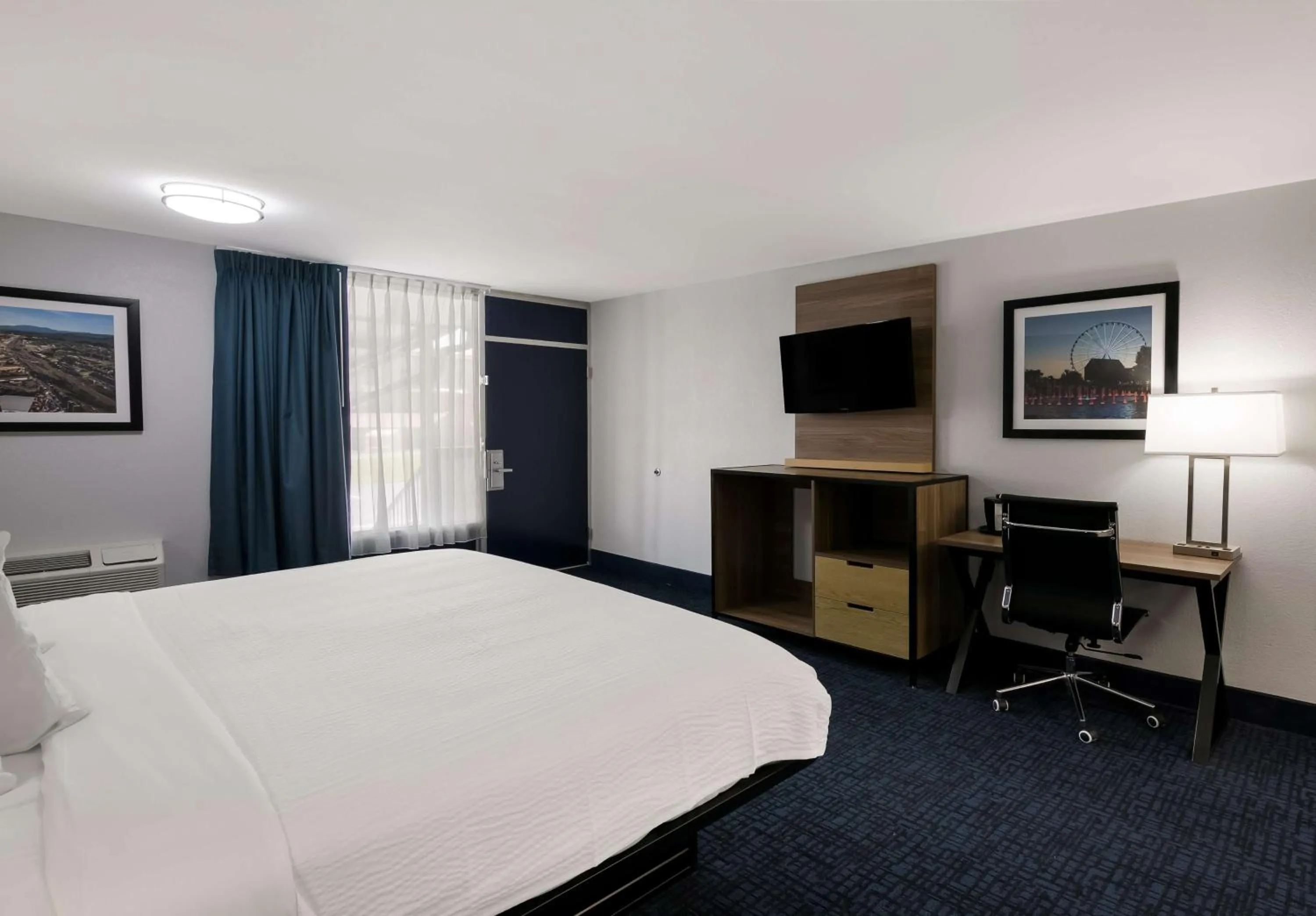 Bedroom, Bed in SureStay Plus by Best Western Pigeon Forge