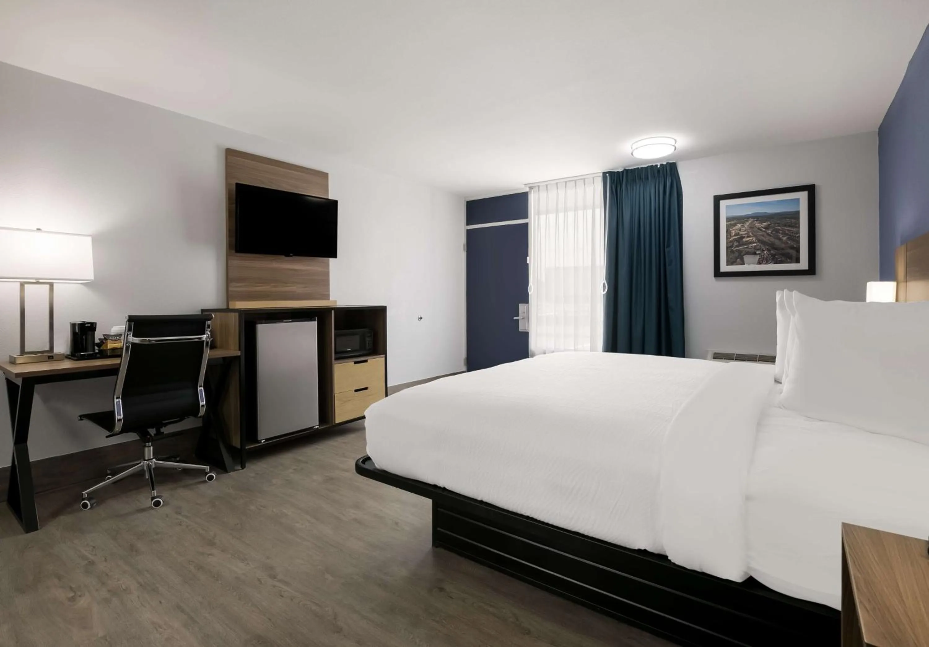 Bedroom, Bed in SureStay Plus by Best Western Pigeon Forge