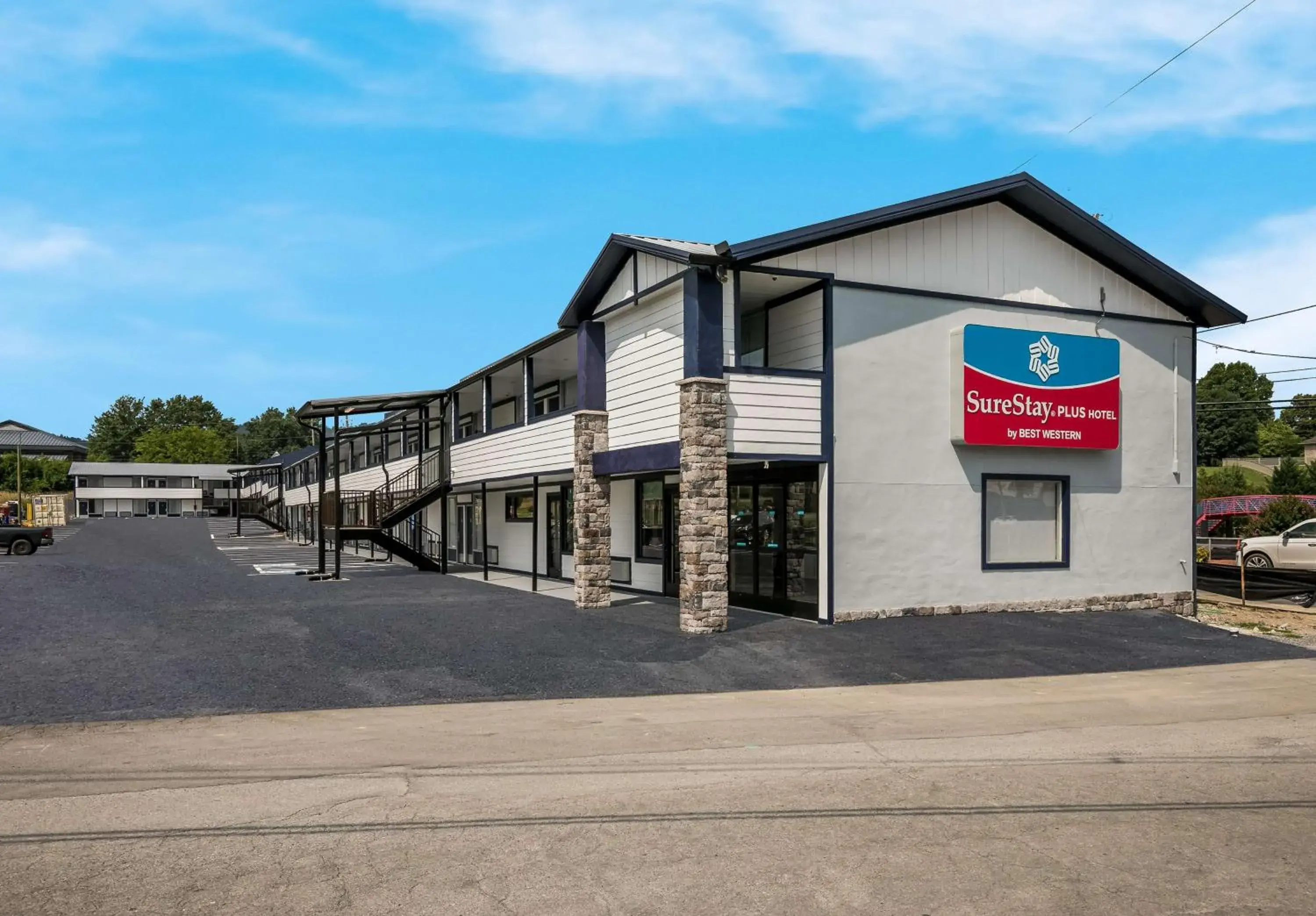 Property building in SureStay Plus by Best Western Pigeon Forge Property building in SureStay Plus by Best Western Pigeon Forge