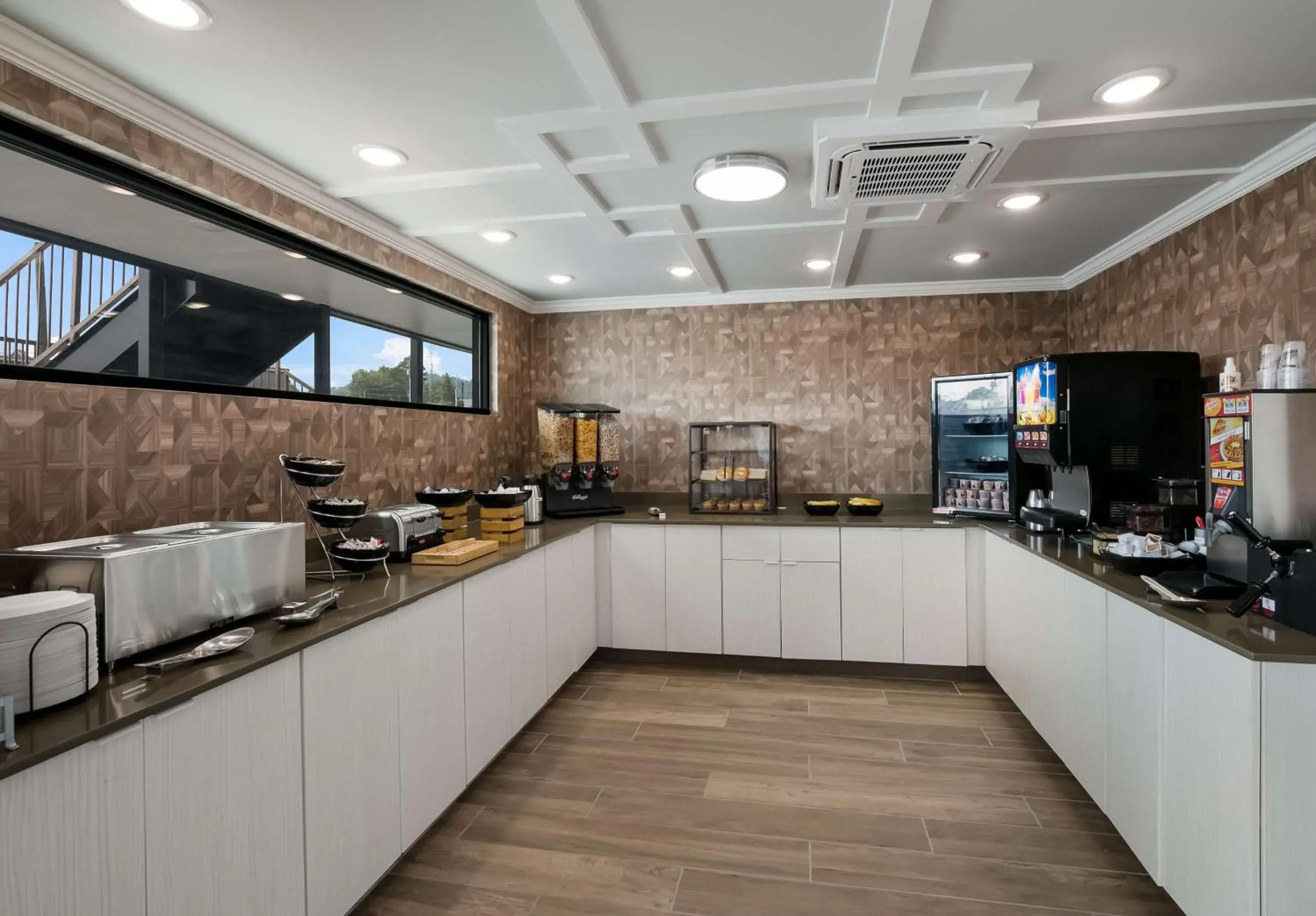 Restaurant/places to eat in SureStay Plus by Best Western Pigeon Forge Restaurant/places to eat in SureStay Plus by Best Western Pigeon Forge