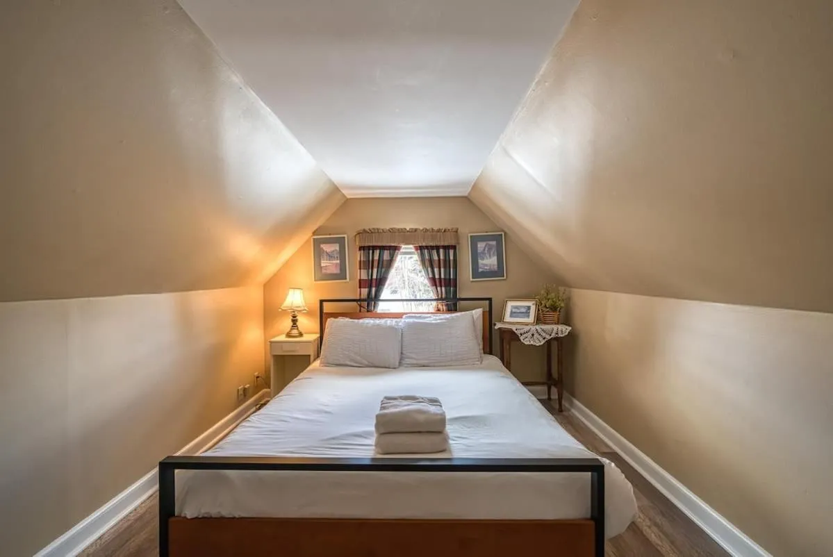 Historic Loft on top of The Governor's Mansion