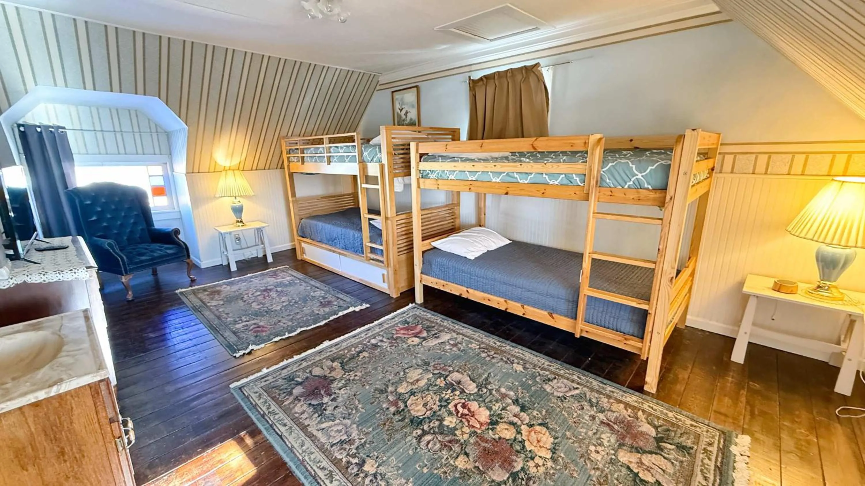 Historic Loft on top of The Governor's Mansion