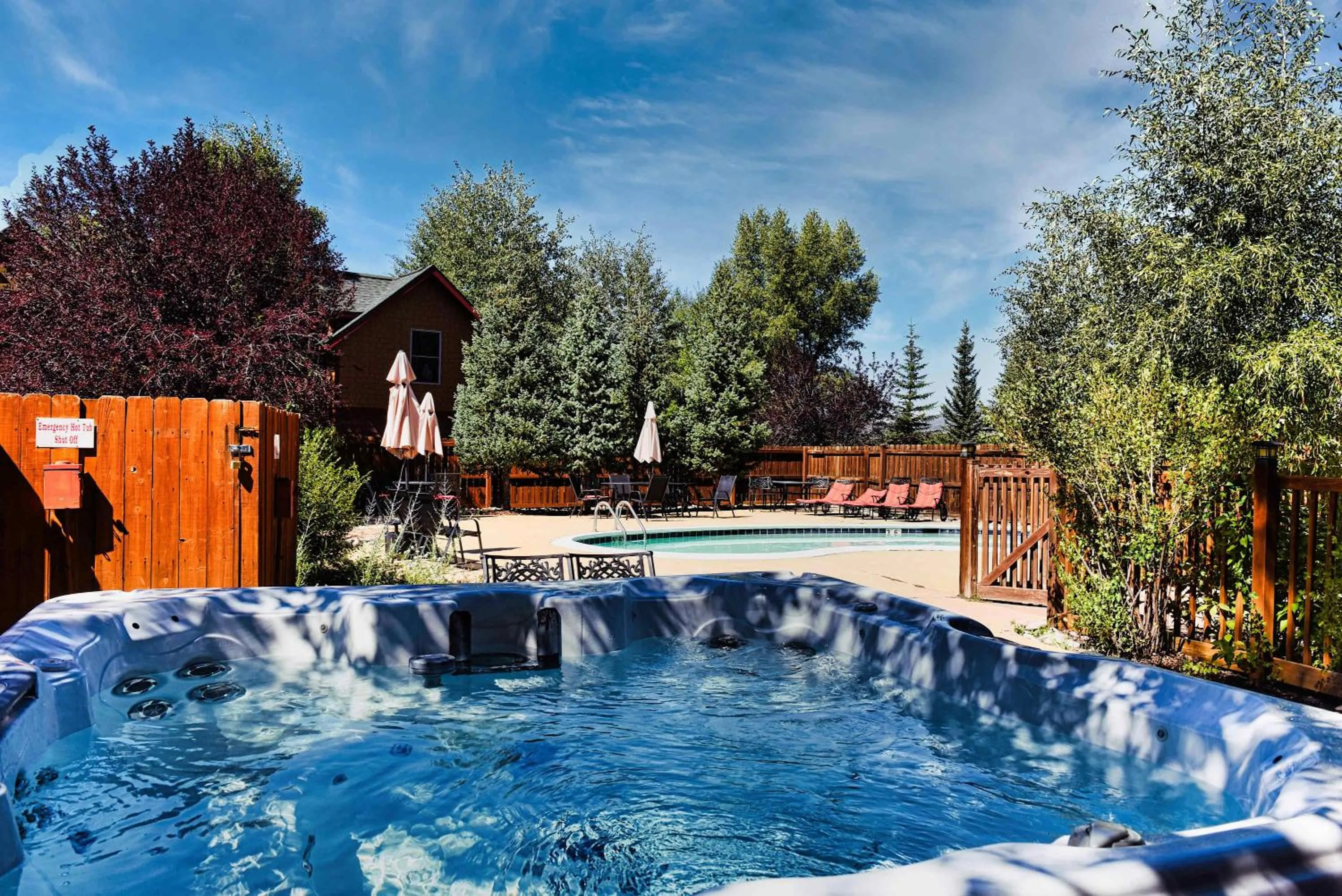 Day in Modern 3bd cabin in Edgewater