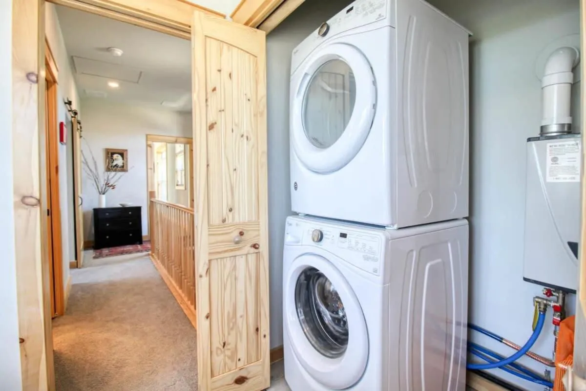laundry in Modern 3bd cabin in Edgewater