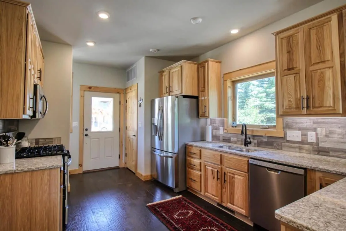 Kitchen or kitchenette in Modern 3bd cabin in Edgewater