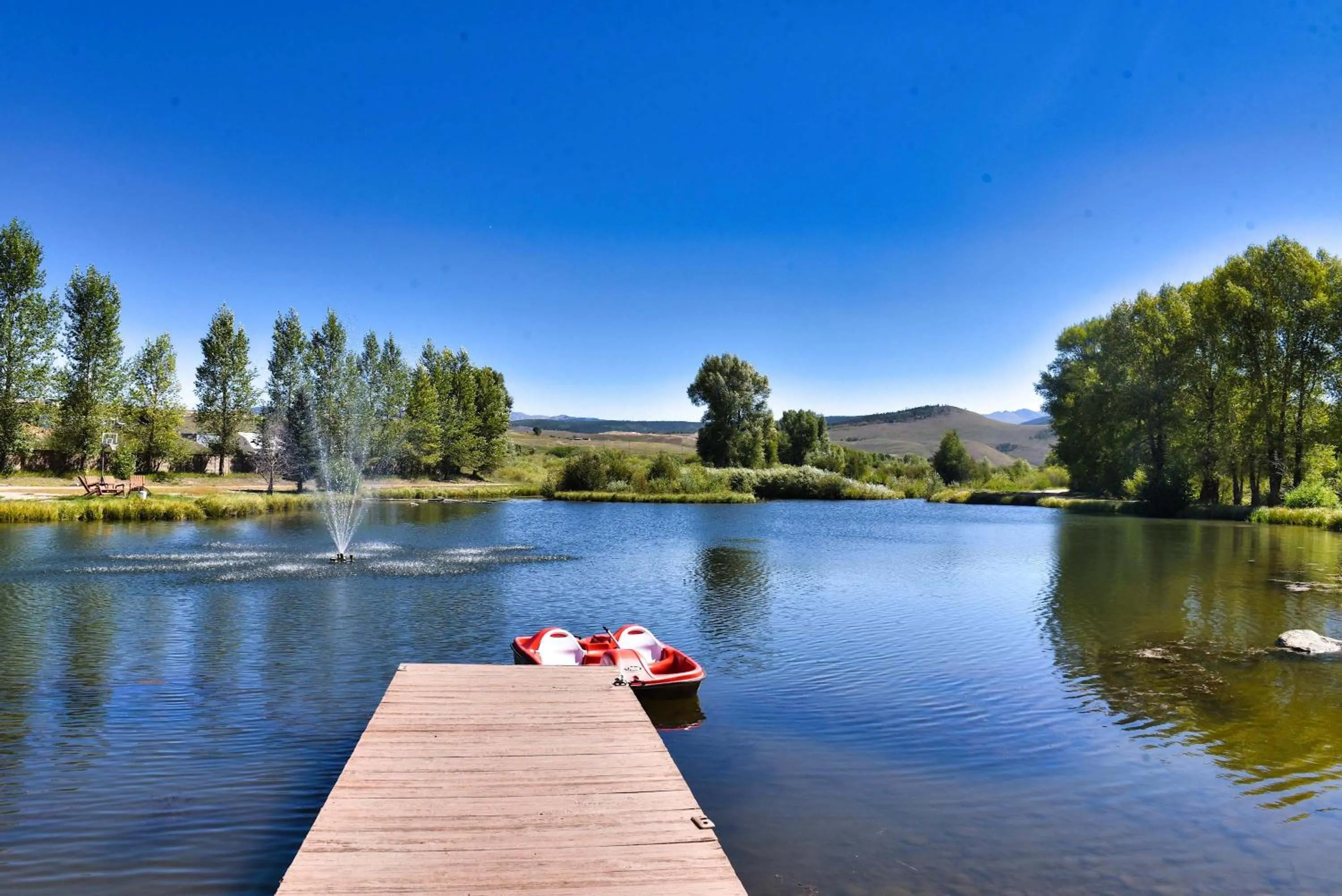 Day in Modern 3bd cabin in Edgewater