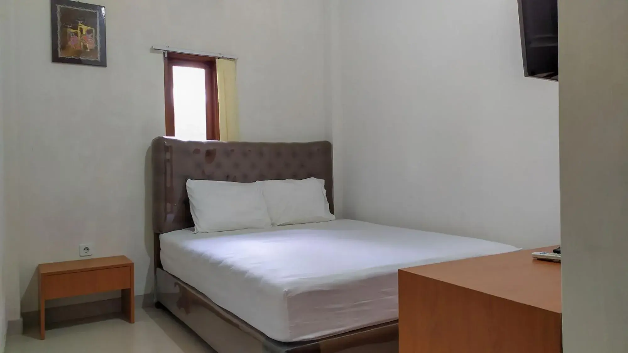 Bed in Omah Leren Mitra RedDoorz near Gembiraloka Zoo Yogyakarta Bed in Omah Leren Mitra RedDoorz near Gembiraloka Zoo Yogyakarta