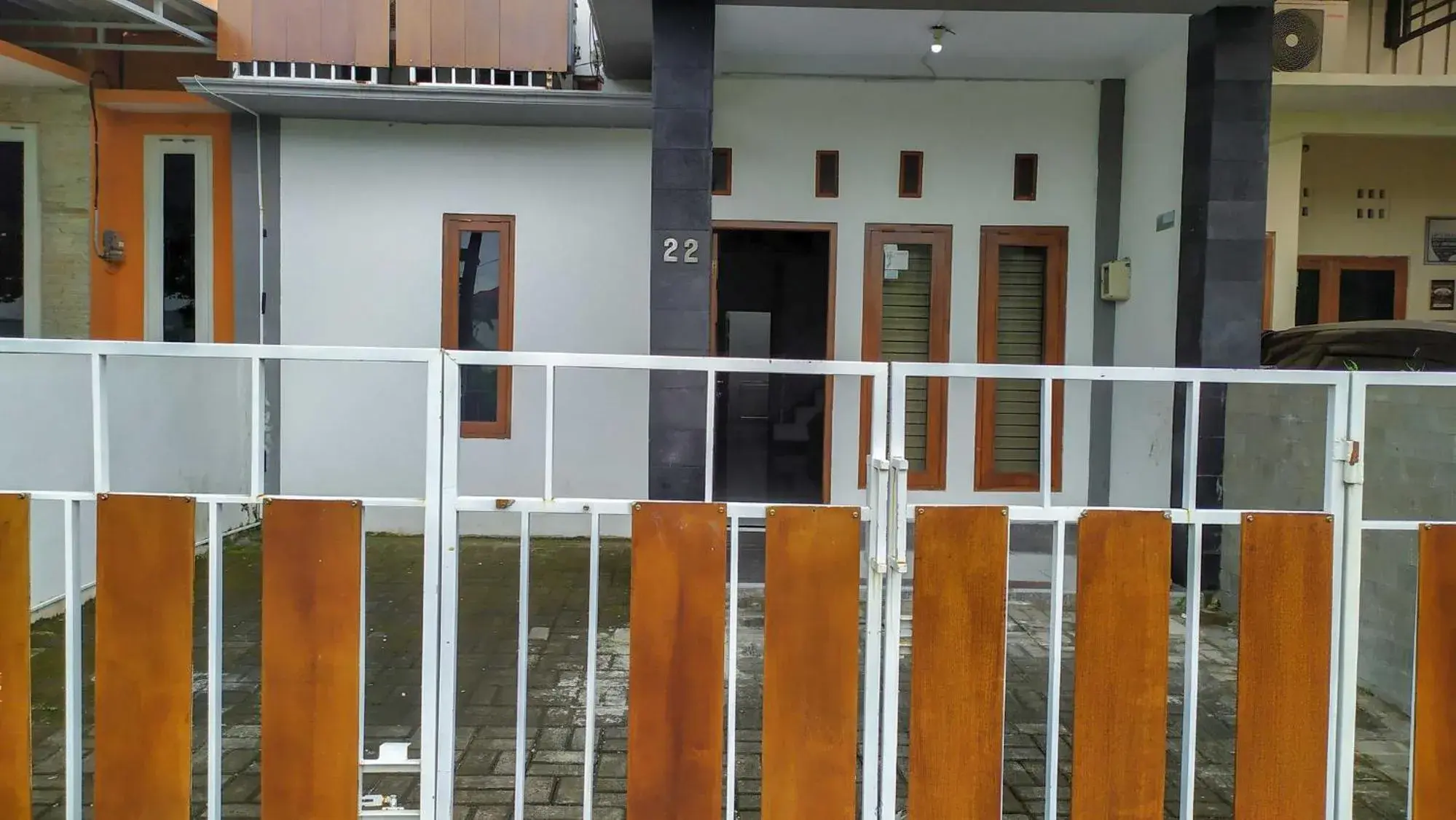 Property building in Omah Leren Mitra RedDoorz near Gembiraloka Zoo Yogyakarta Property building in Omah Leren Mitra RedDoorz near Gembiraloka Zoo Yogyakarta