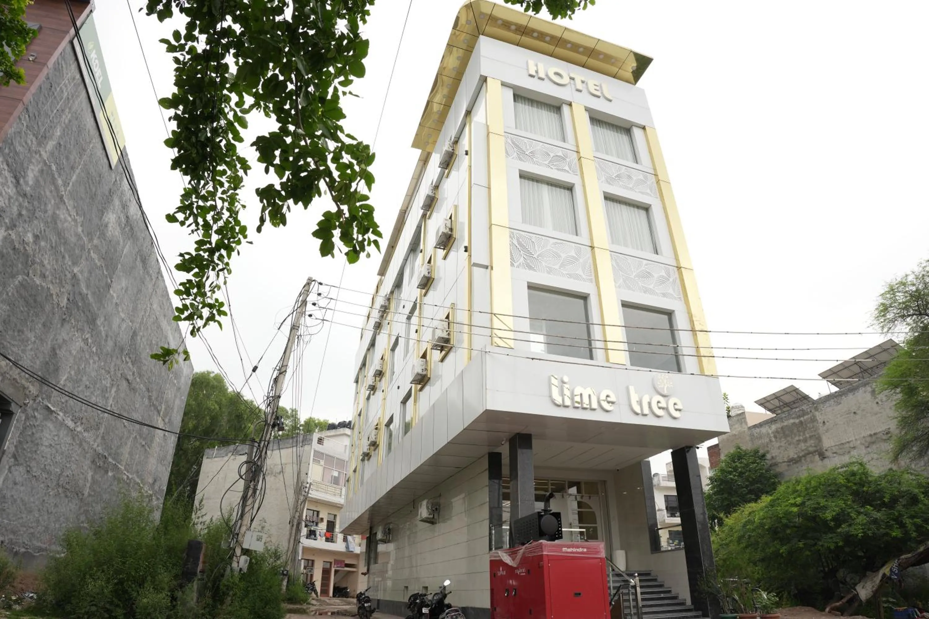 Property building in Hotel Lime Tree