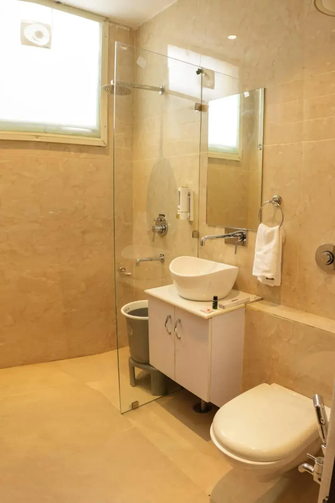 Deluxe Double Room (2 Adults + 1 Child) in Hotel Lime Tree Deluxe Double Room (2 Adults + 1 Child) in Hotel Lime Tree