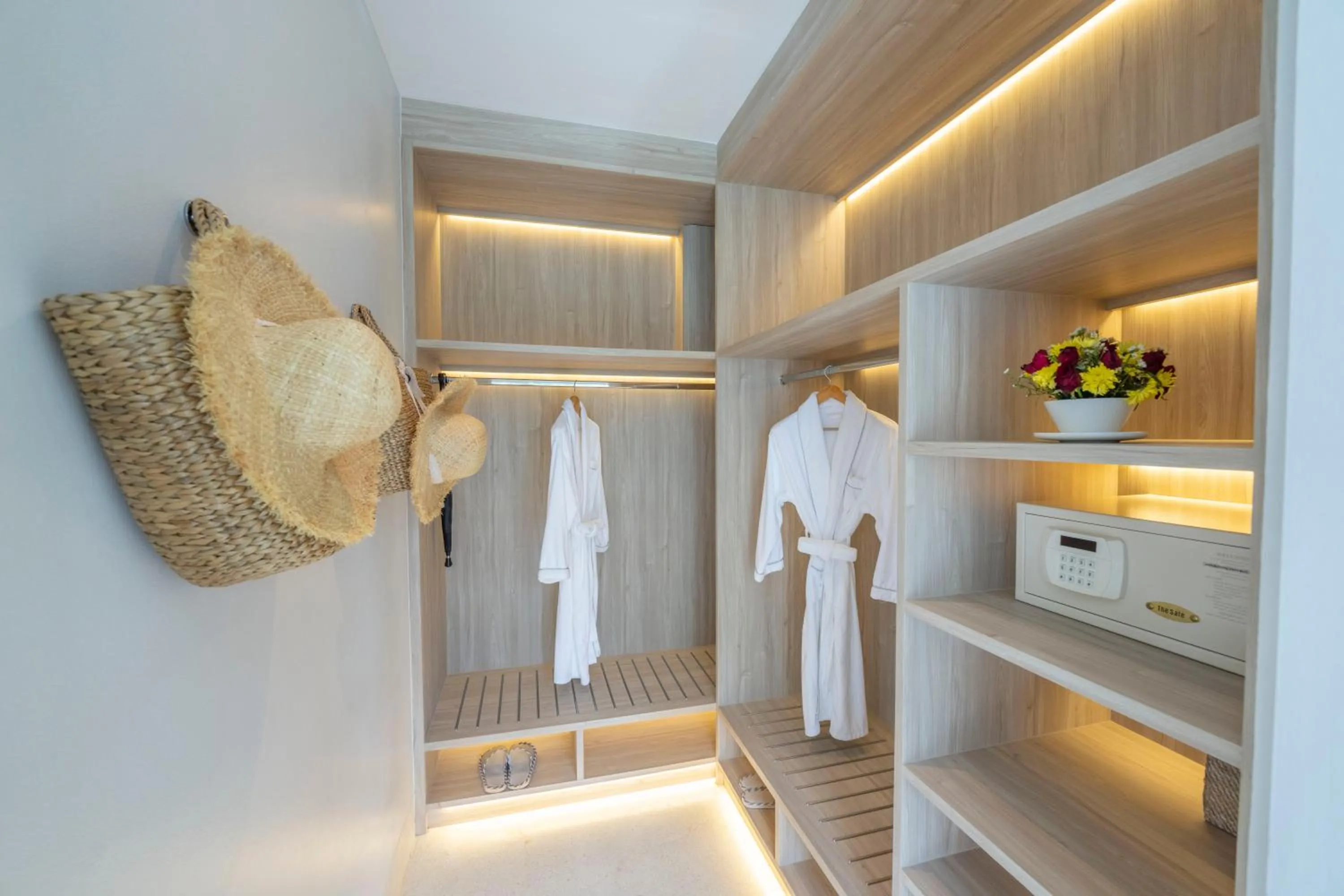 wardrobe in Villa La Prana