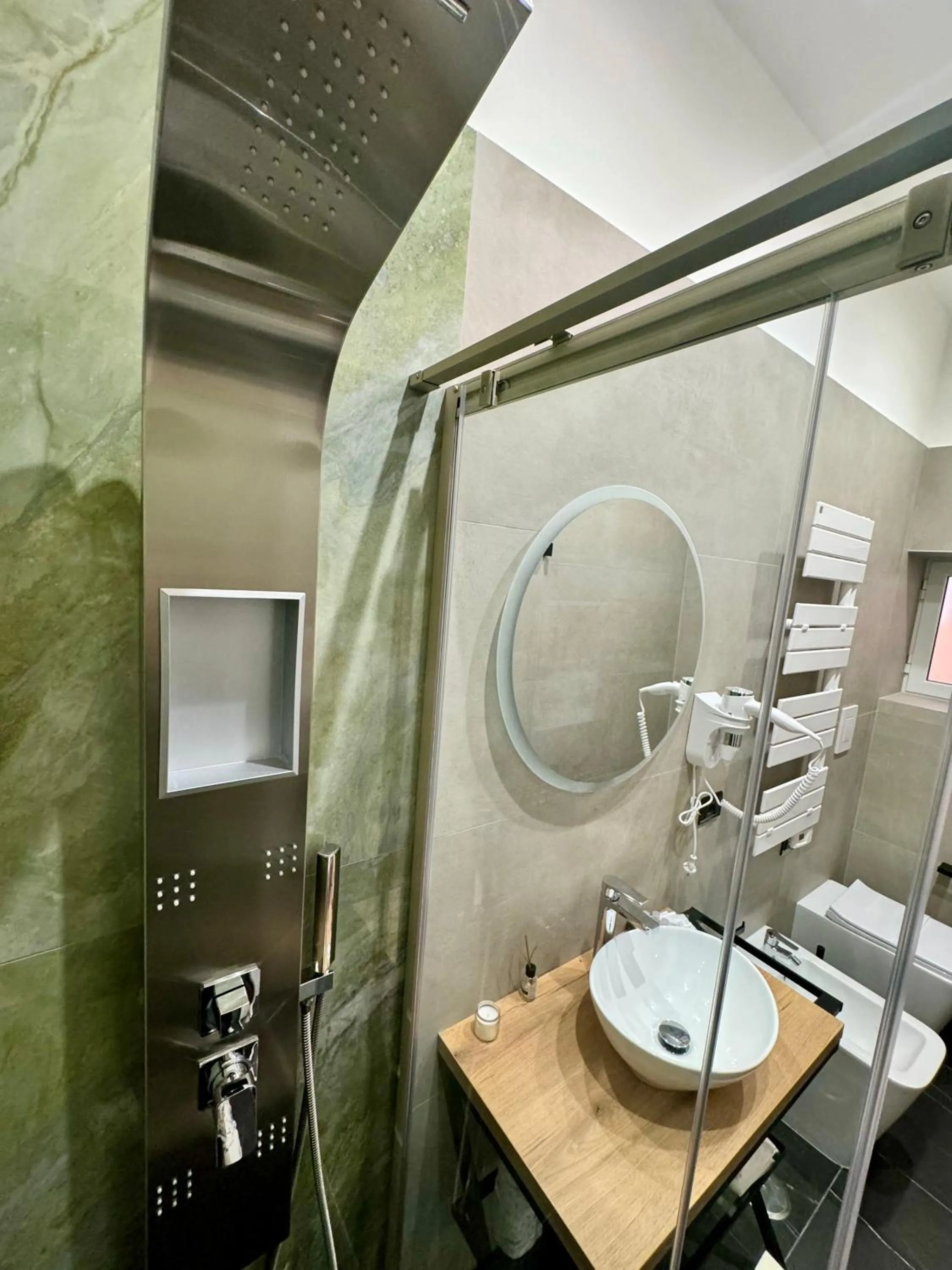 Shower in Le Colonne B&b