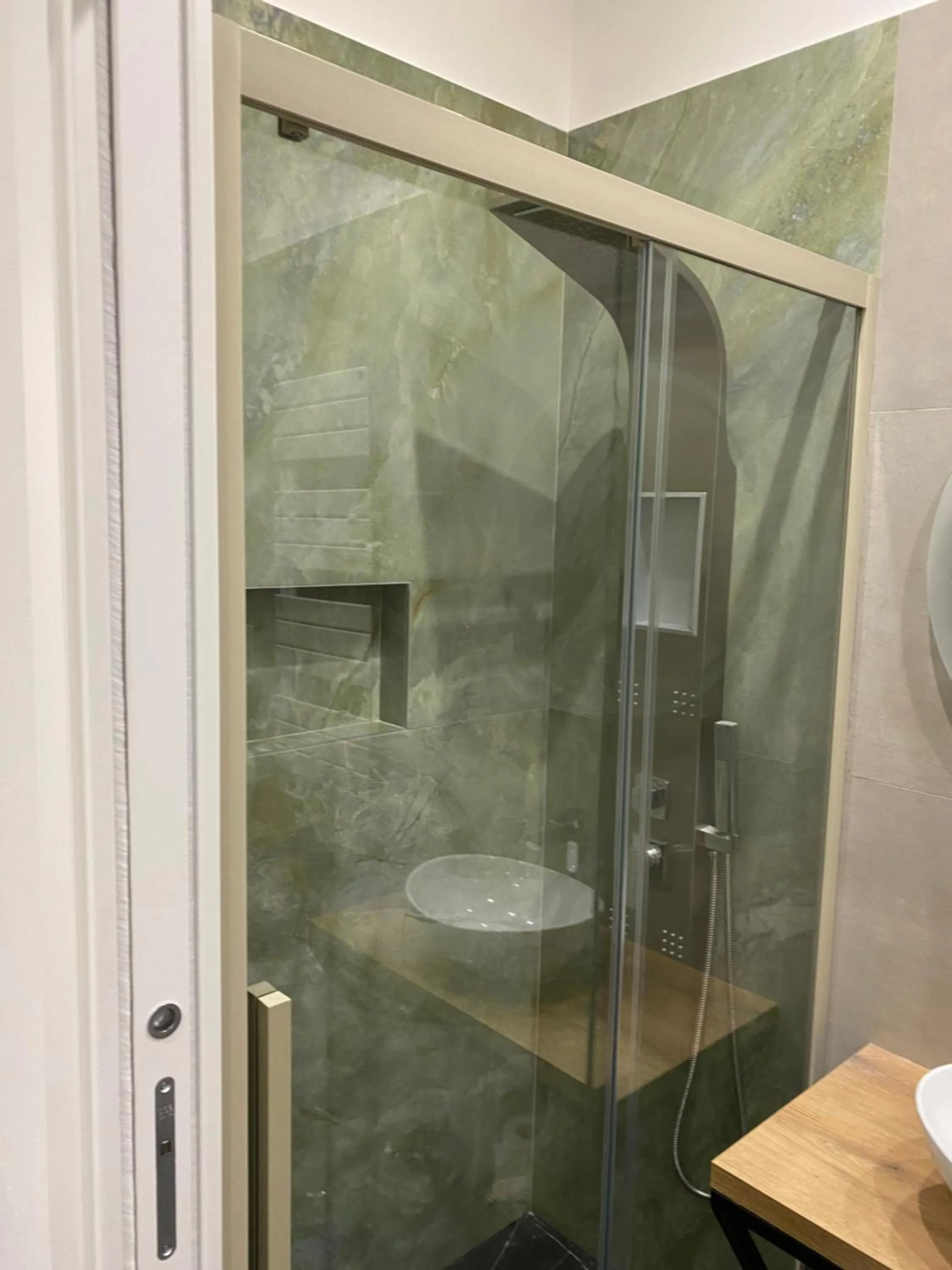 Shower in Le Colonne B&b