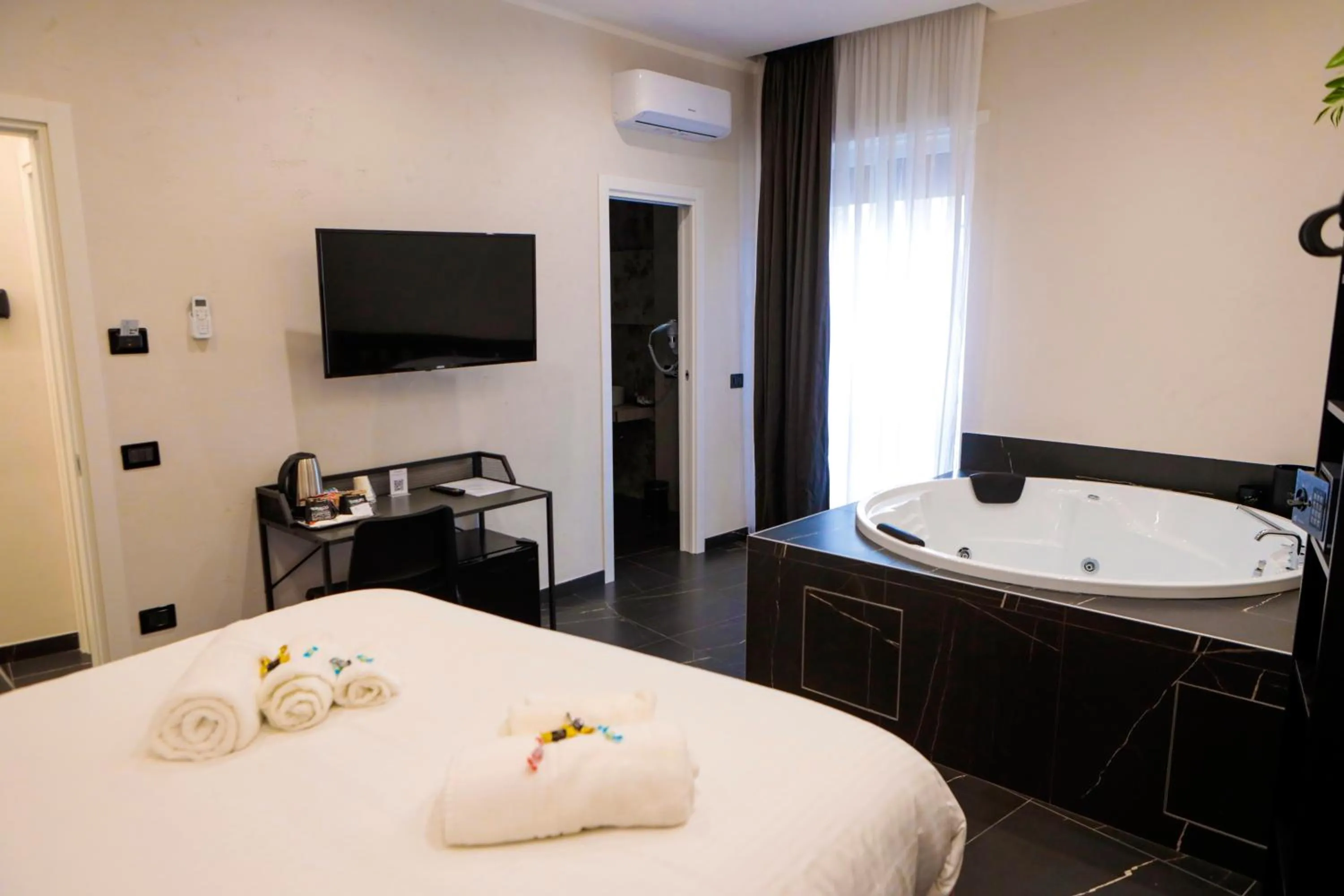 TV and multimedia, Bed in Le Colonne B&b