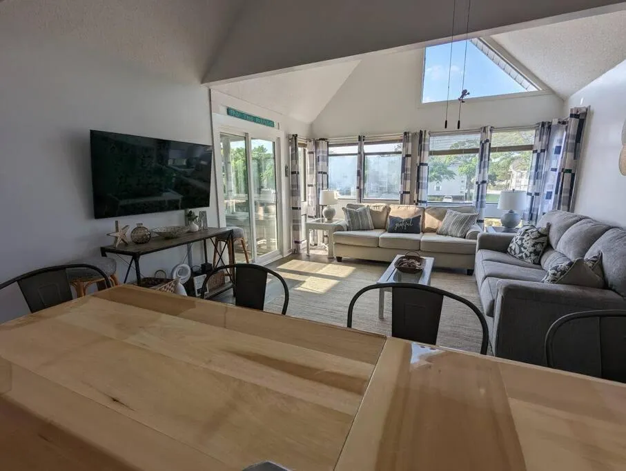 TV and multimedia in A Day at the Dunes! Shore Drive NMB