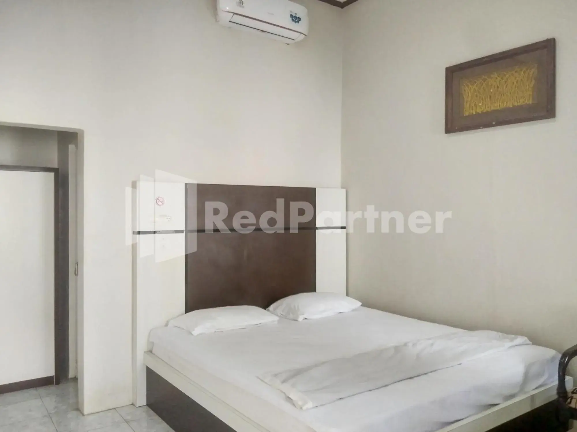 The SO Hotel Mitra RedDoorz The SO Hotel Mitra RedDoorz