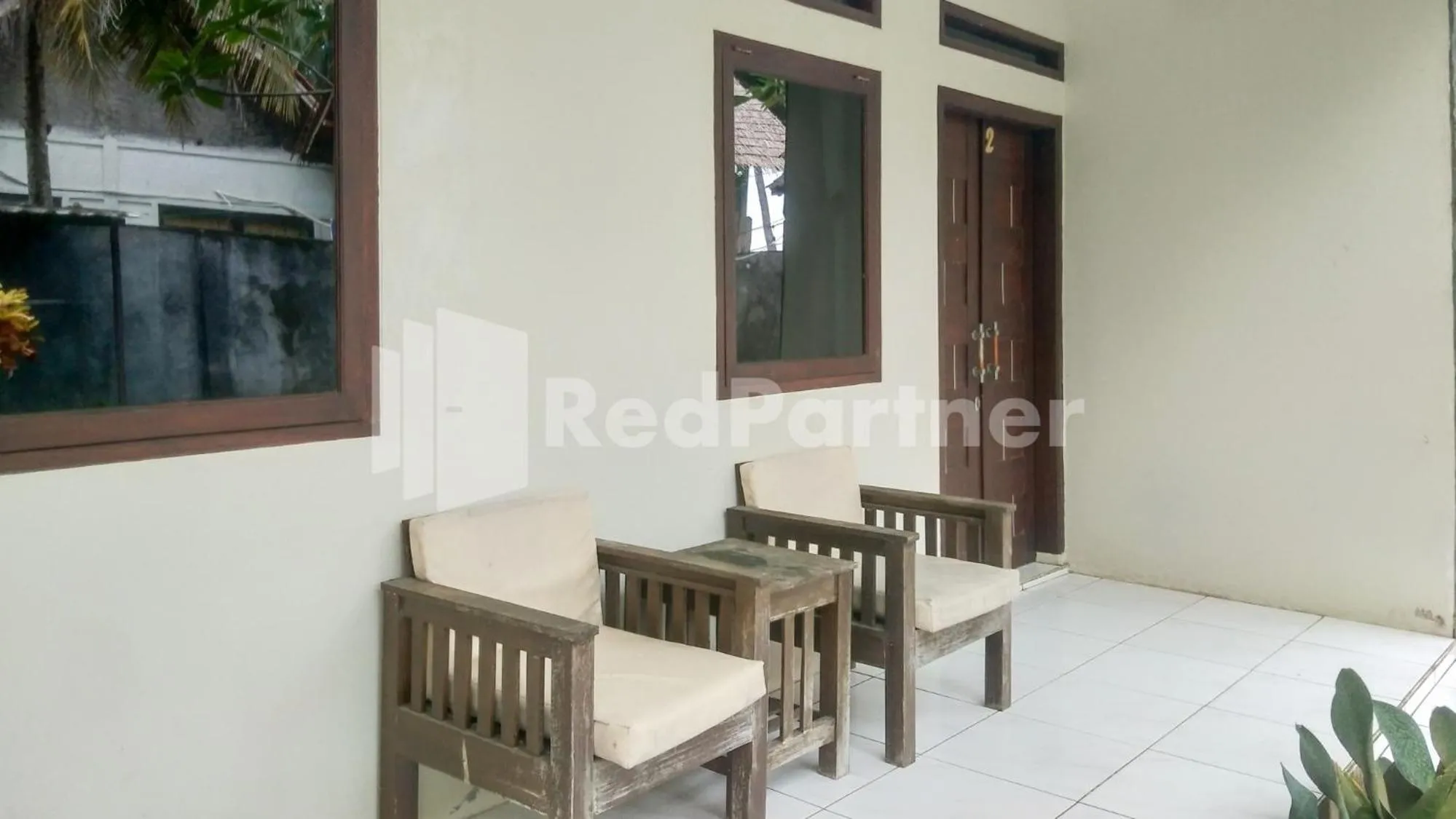 Seating area in The SO Hotel Mitra RedDoorz