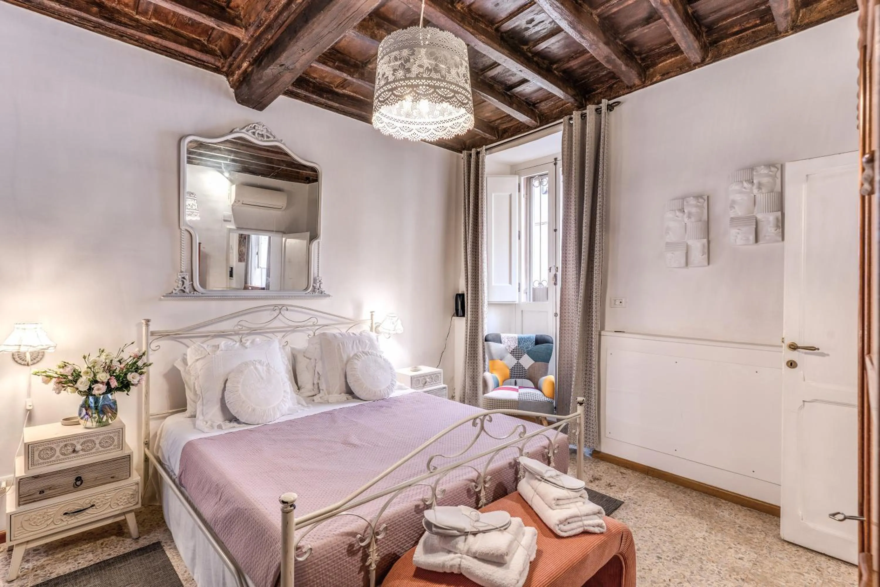 Bedroom, Bed in Capocci Luxury Home