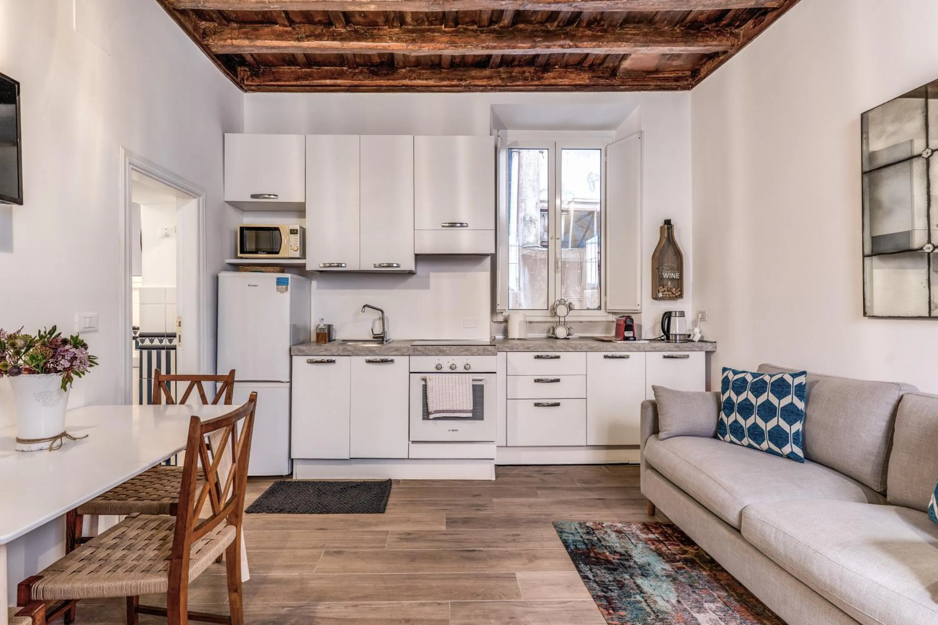 Kitchen or kitchenette in Capocci Luxury Home