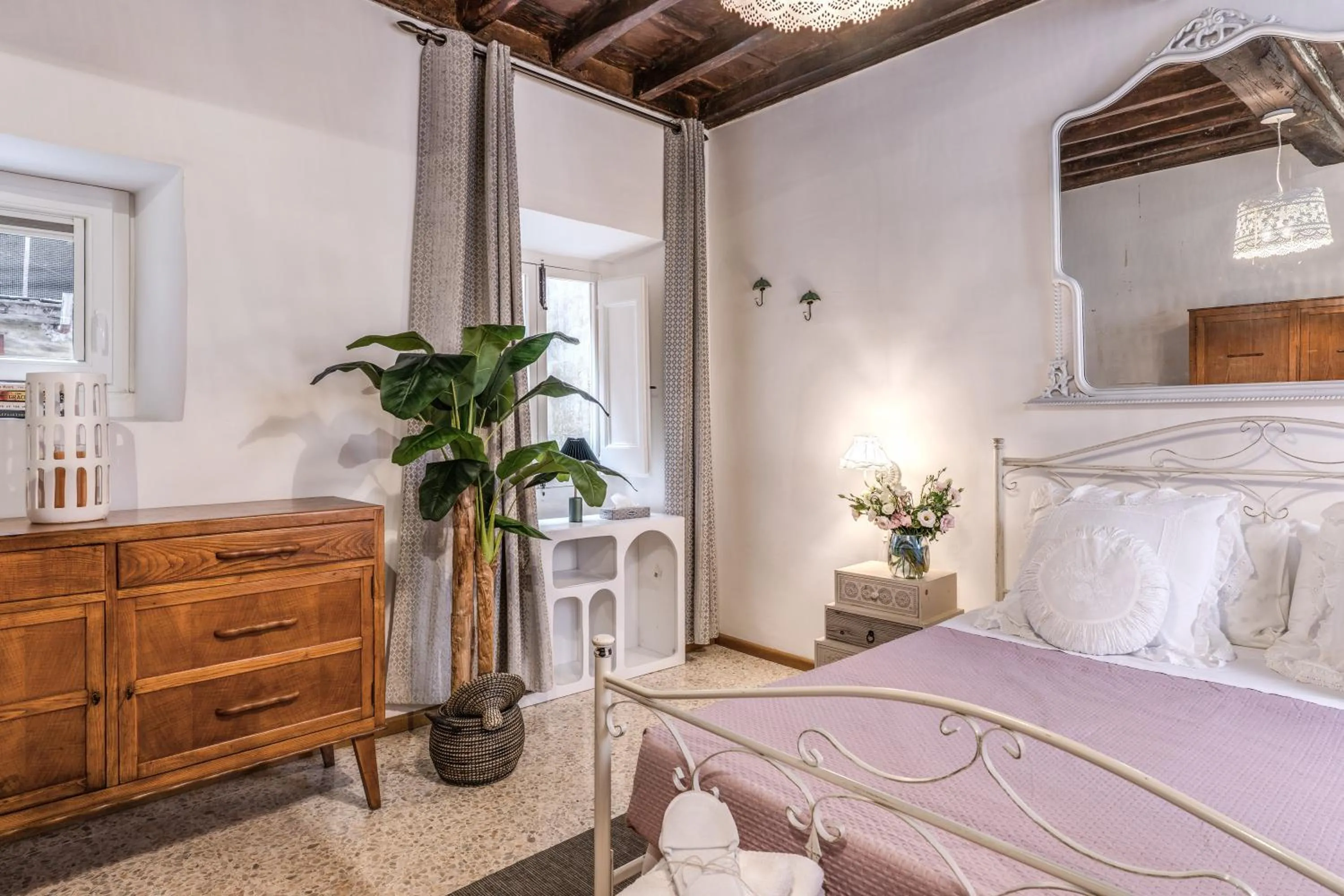 Bedroom, Bed in Capocci Luxury Home