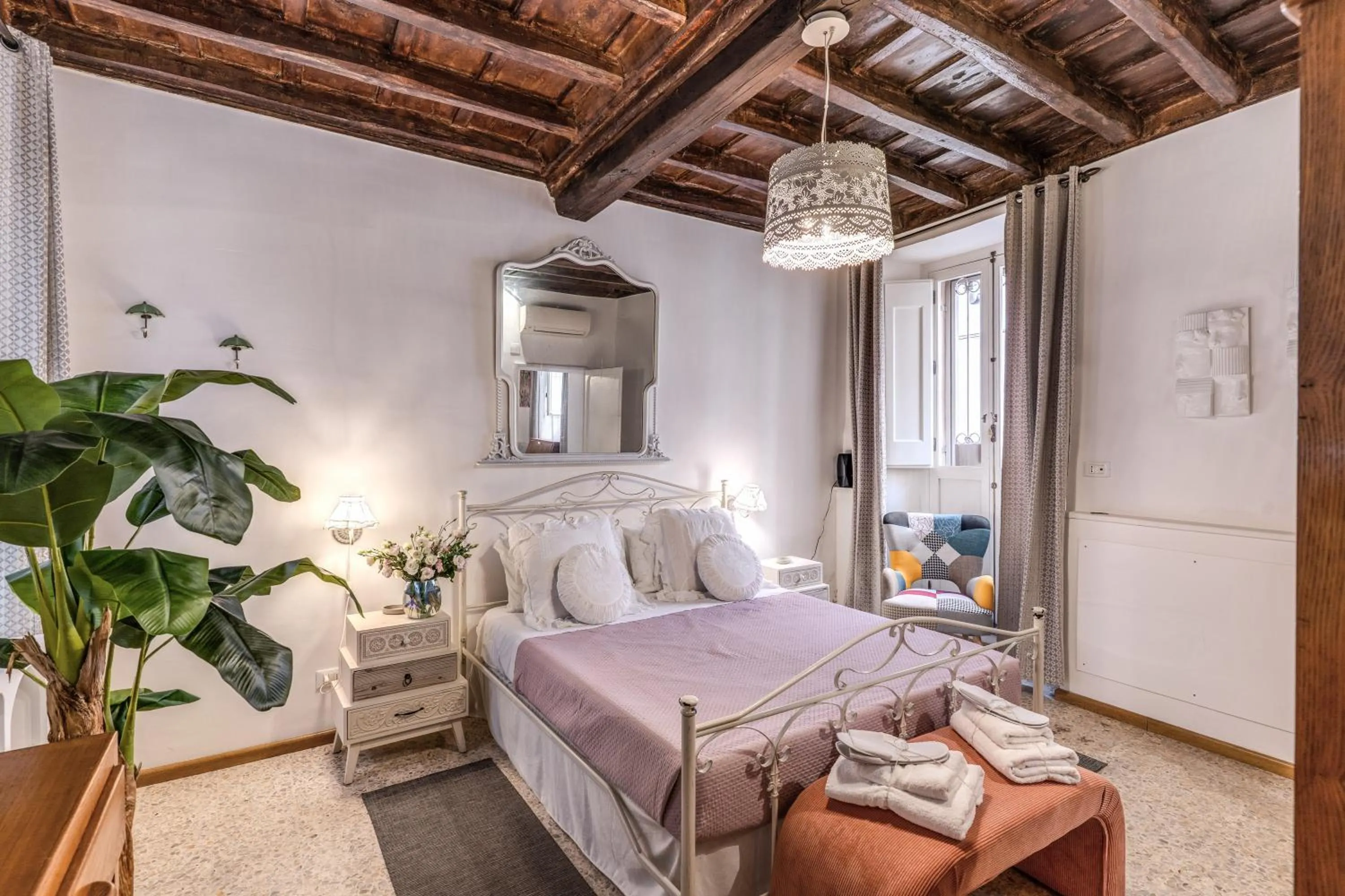 Bedroom, Bed in Capocci Luxury Home