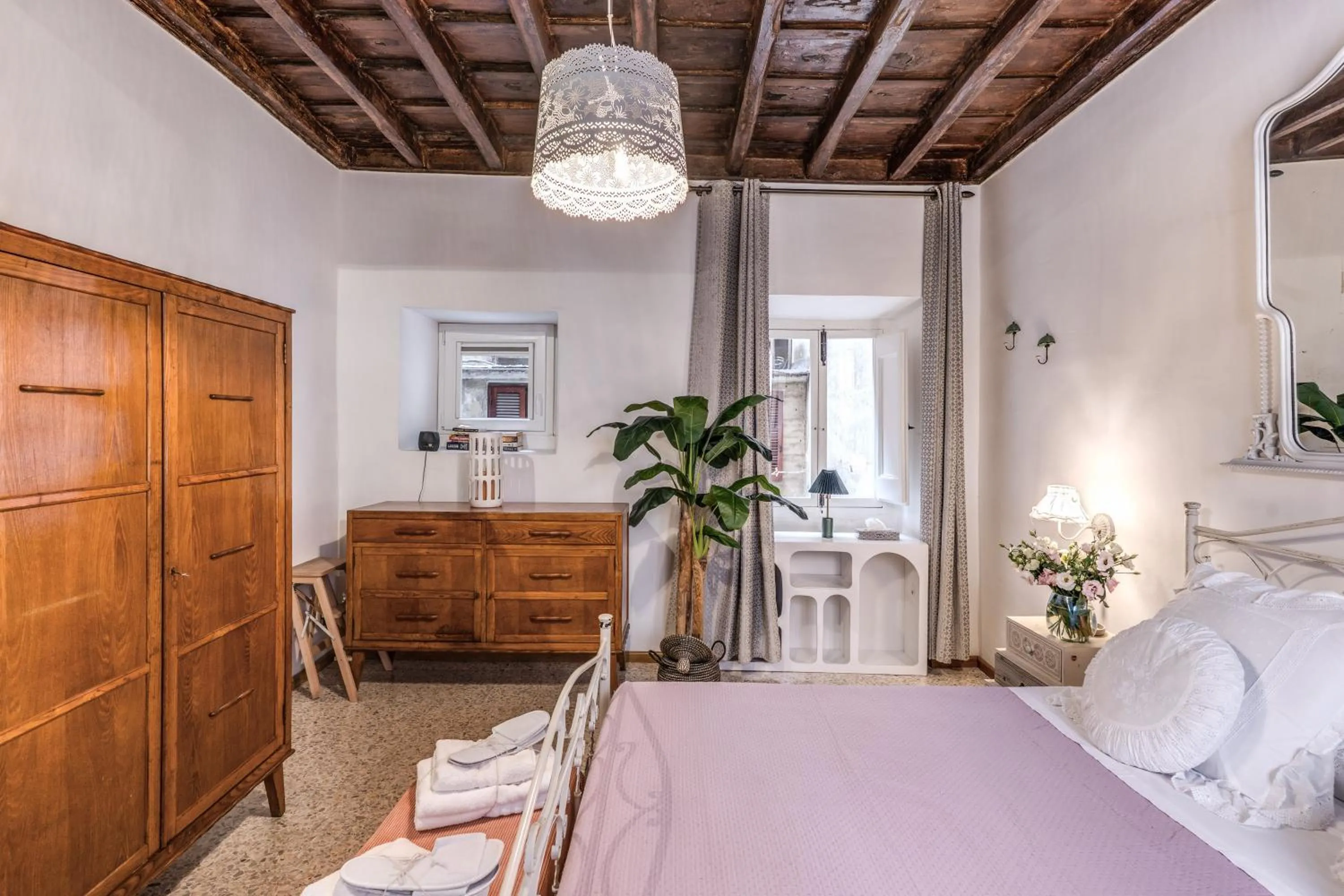Bedroom, Bed in Capocci Luxury Home
