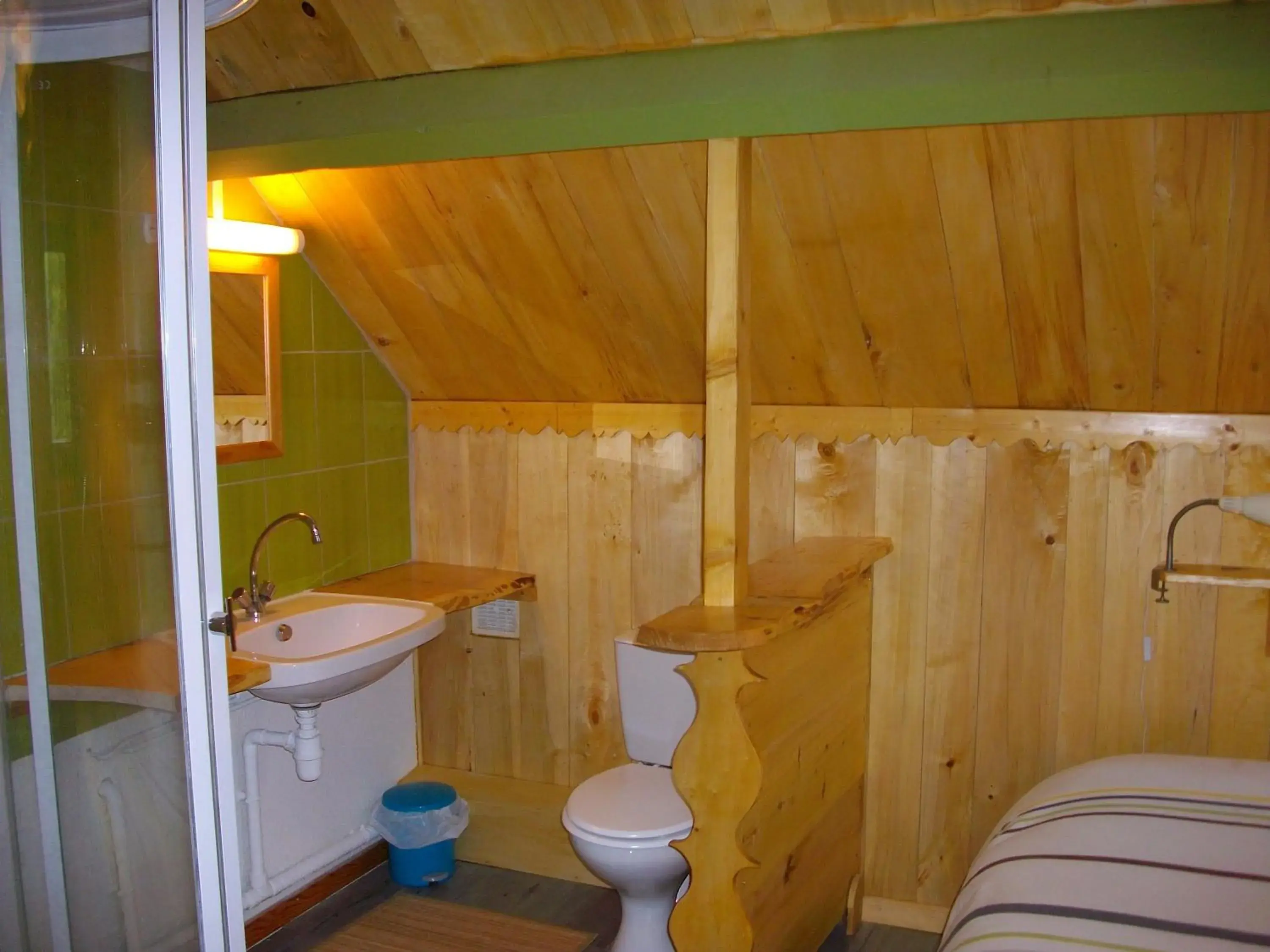 Family Room with Bathroom in Auberge La Soulan Family Room with Bathroom in Auberge La Soulan