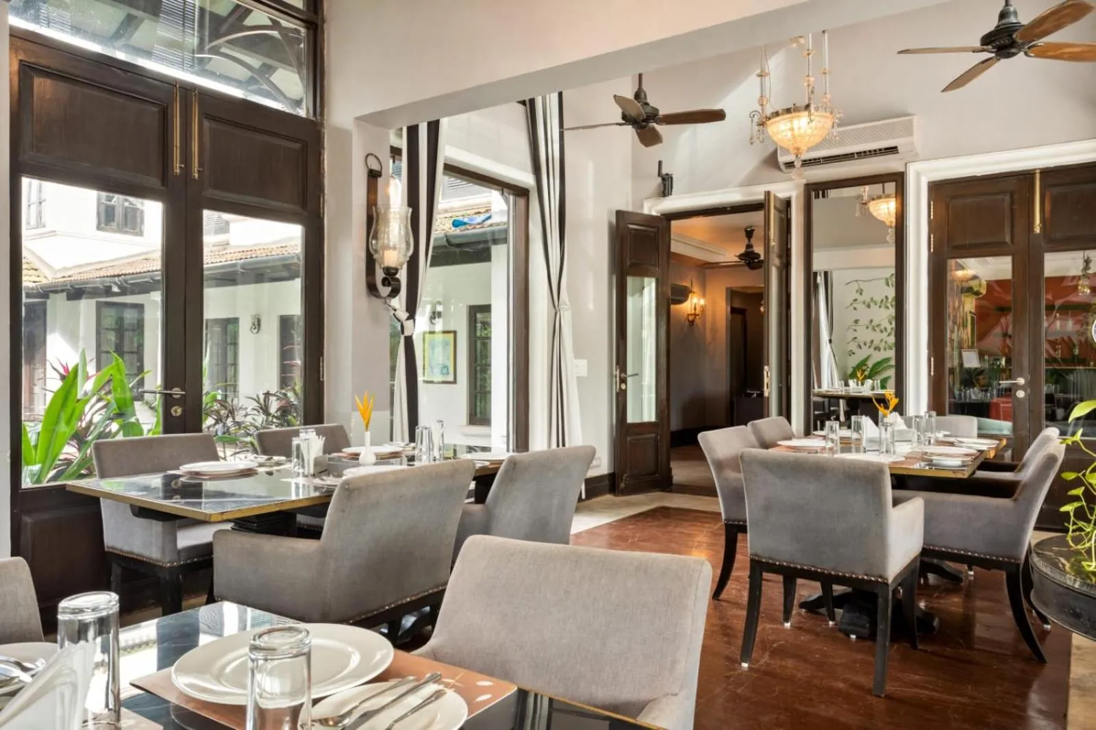 Restaurant/places to eat in Sol De Goa