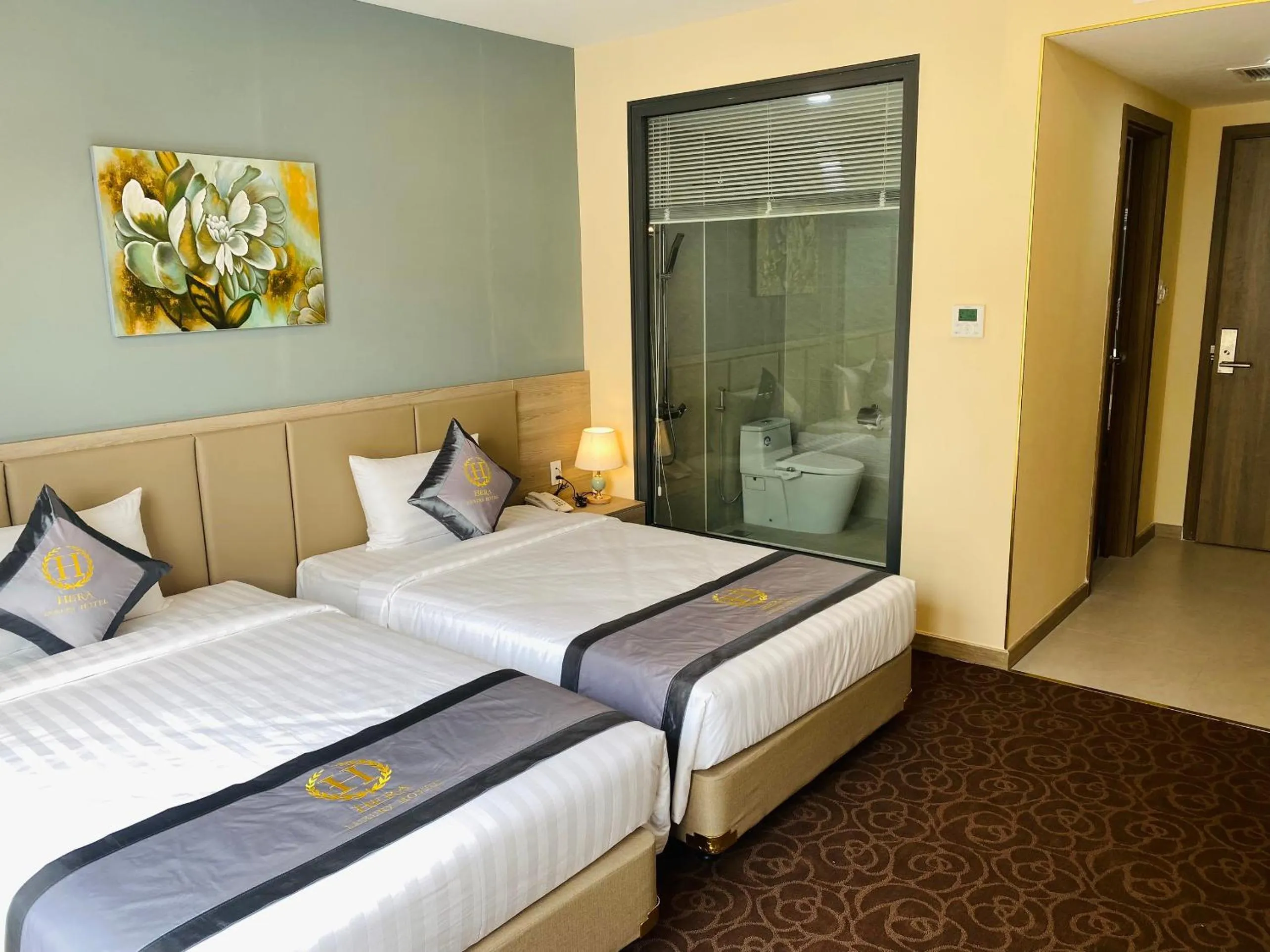 Seating area, Bed in Hera Luxury Hotel